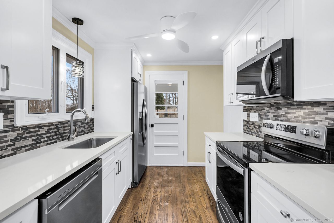 51 Jennifer Road, Hamden, Connecticut image 9