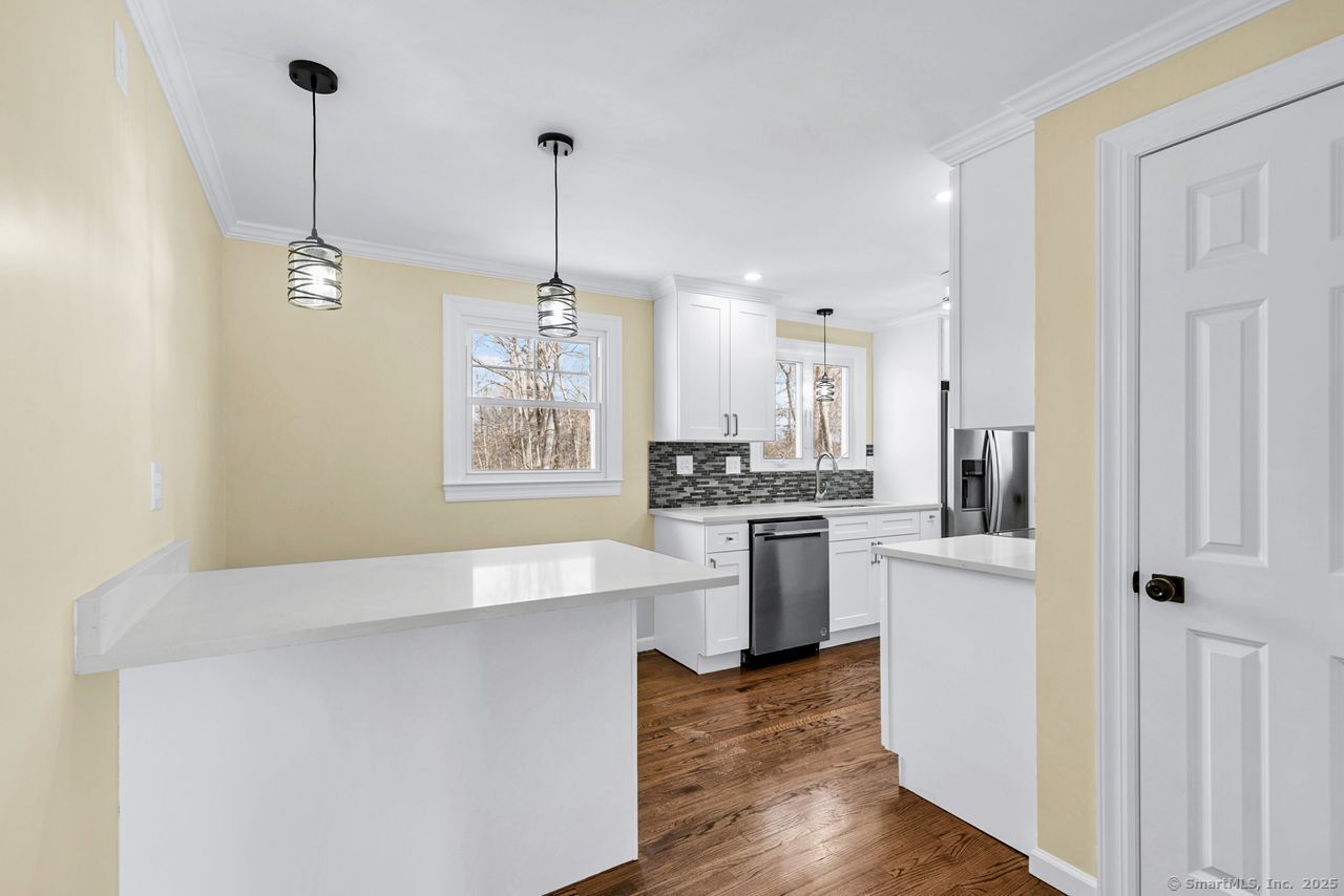51 Jennifer Road, Hamden, Connecticut image 6