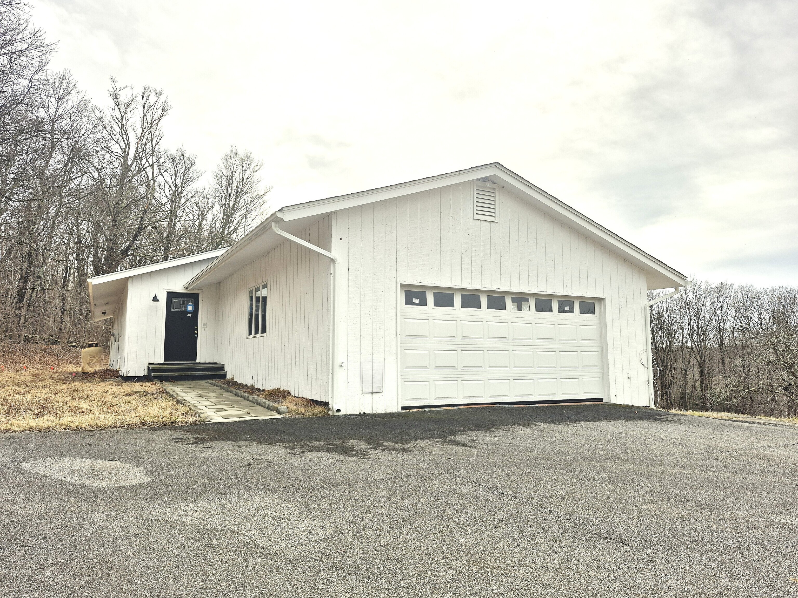 Property for Sale at Jackson Hill Road, Sharon, Connecticut - Bedrooms: 3 
Bathrooms: 3 
Rooms: 8  - $475,000