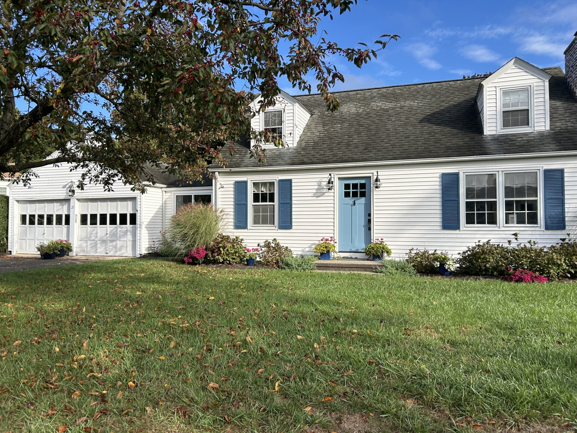 Fairview Avenue, Madison, Connecticut - 3 Bedrooms  
2 Bathrooms  
6 Rooms - 