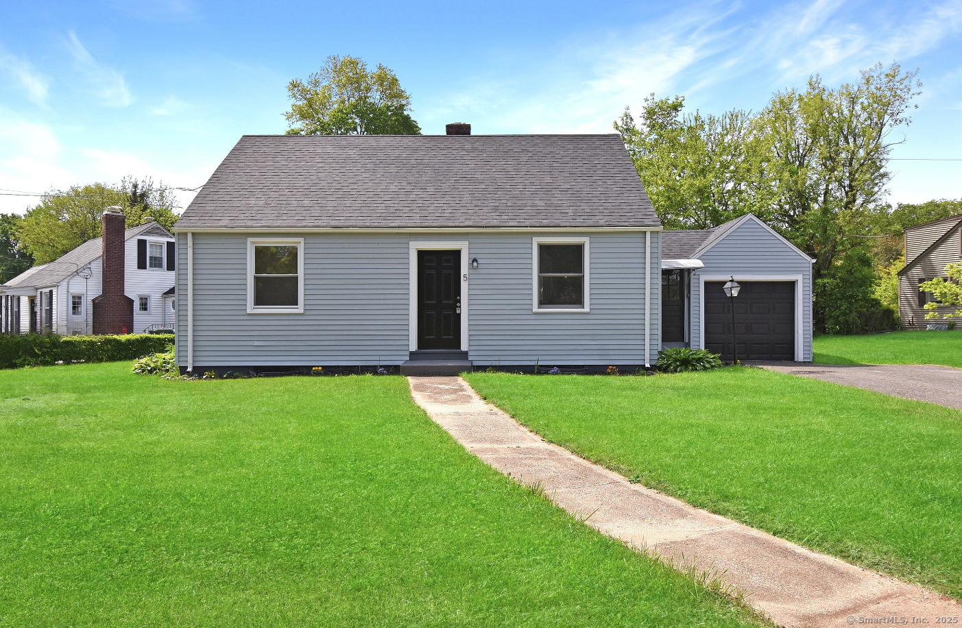 Roberge Road, Bristol, Connecticut - 3 Bedrooms  
2 Bathrooms  
7 Rooms - 