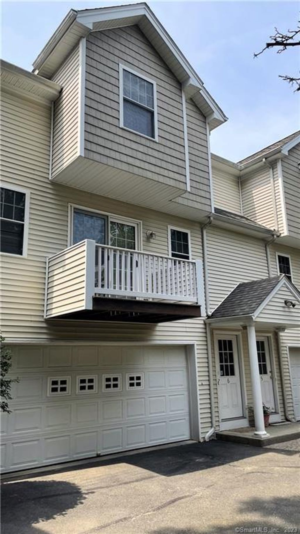 Photo of 35 Maple Tree Avenue #APT 6, Stamford, CT 06906 (MLS # 24139082)
