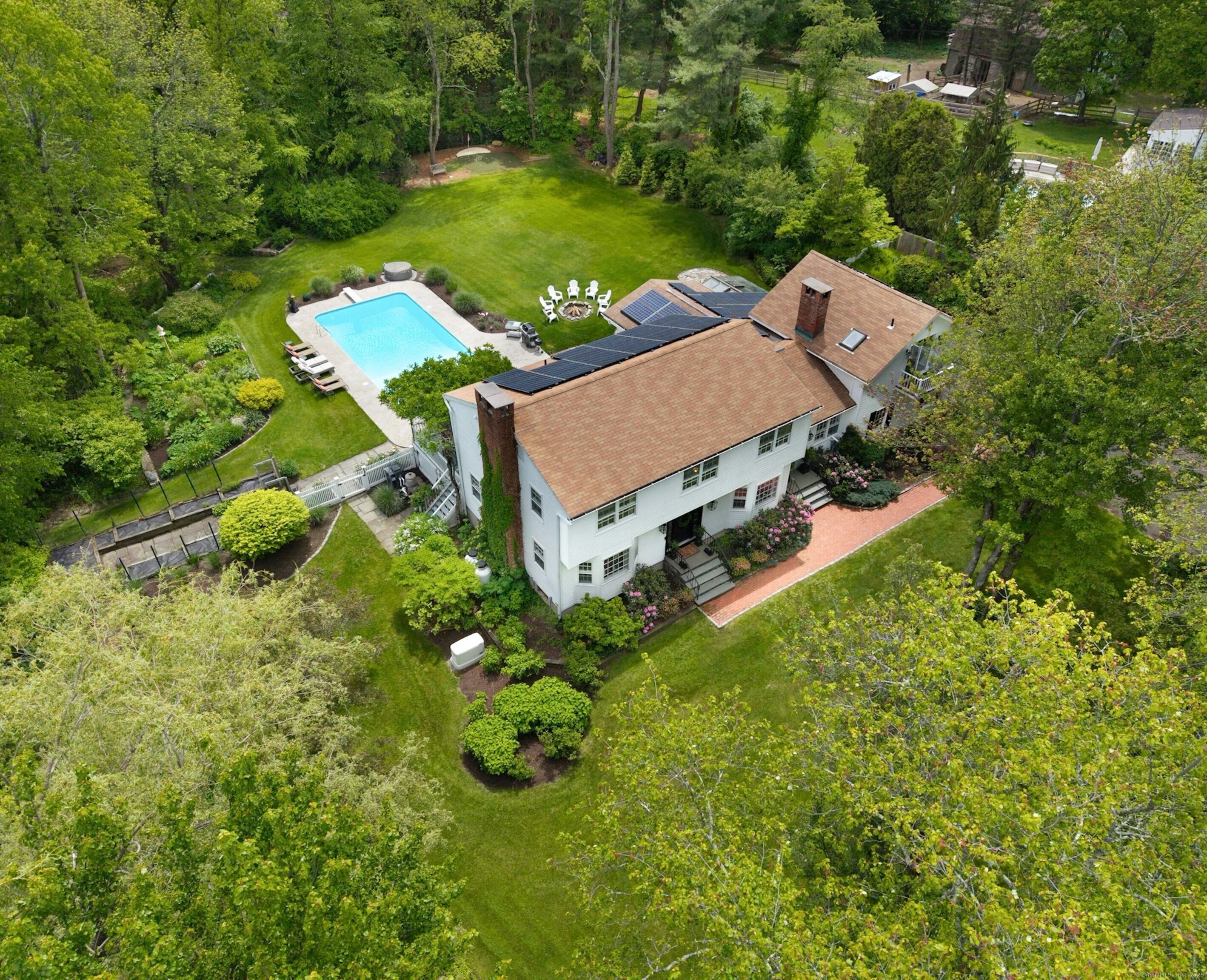 Property for Sale at 19 Pheasant Ridge Road, Redding, Connecticut - Bedrooms: 4 
Bathrooms: 3.5 
Rooms: 10  - $1,157,000