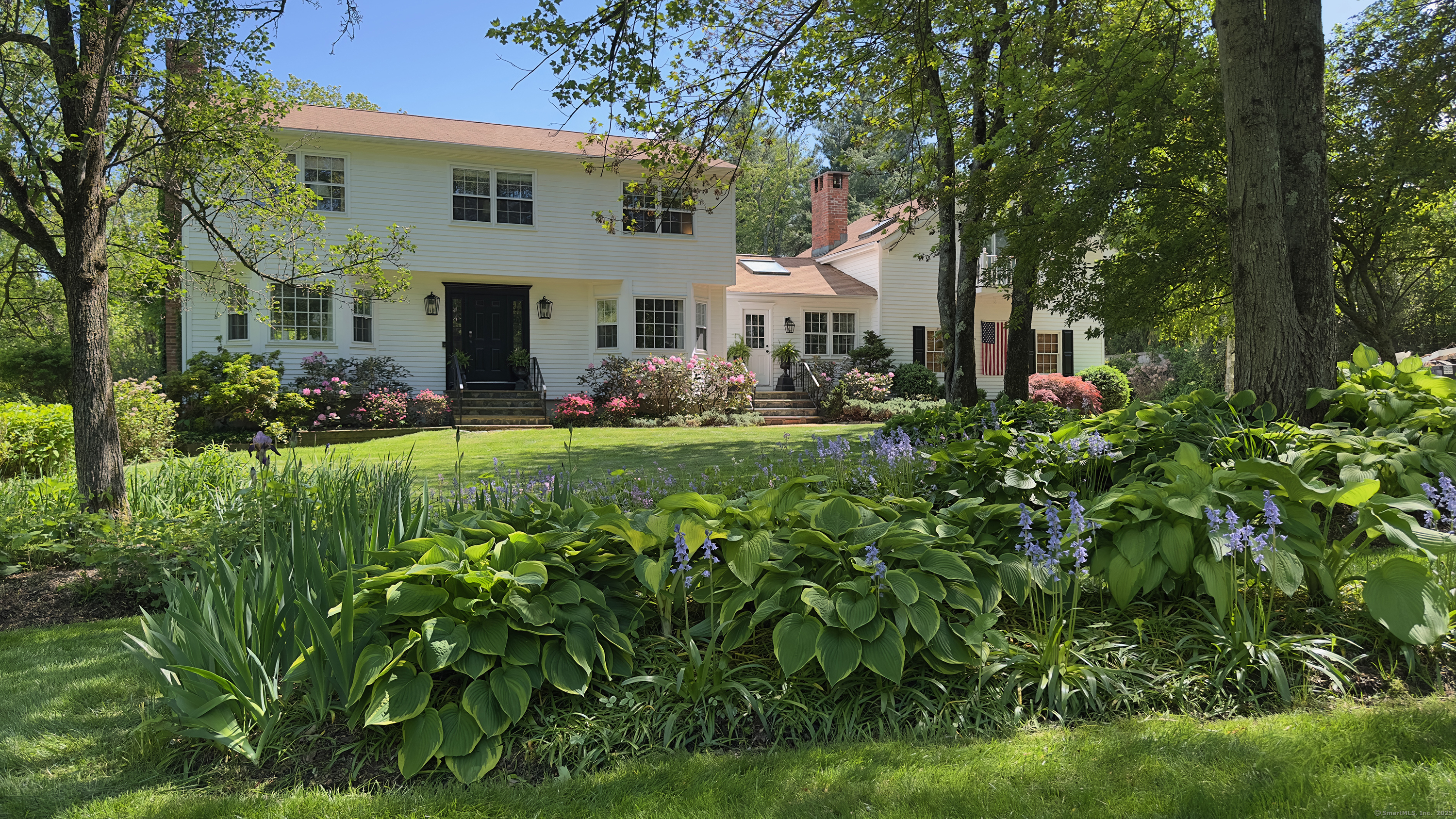 19 Pheasant Ridge Road, Redding, Connecticut - 4 Bedrooms  
3.5 Bathrooms  
10 Rooms - 