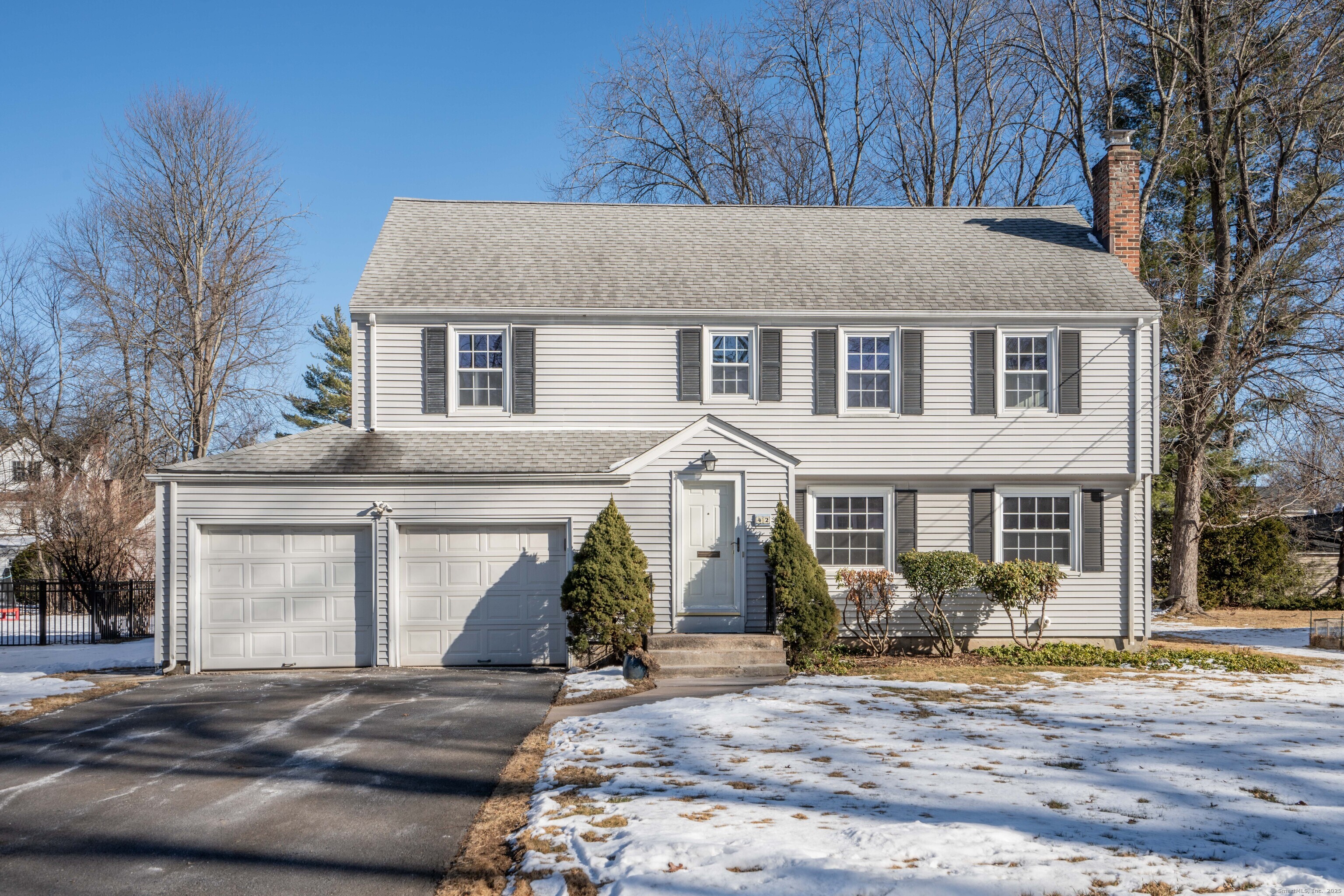 Brainard Road, West Hartford, Connecticut - 4 Bedrooms  
3 Bathrooms  
8 Rooms - 