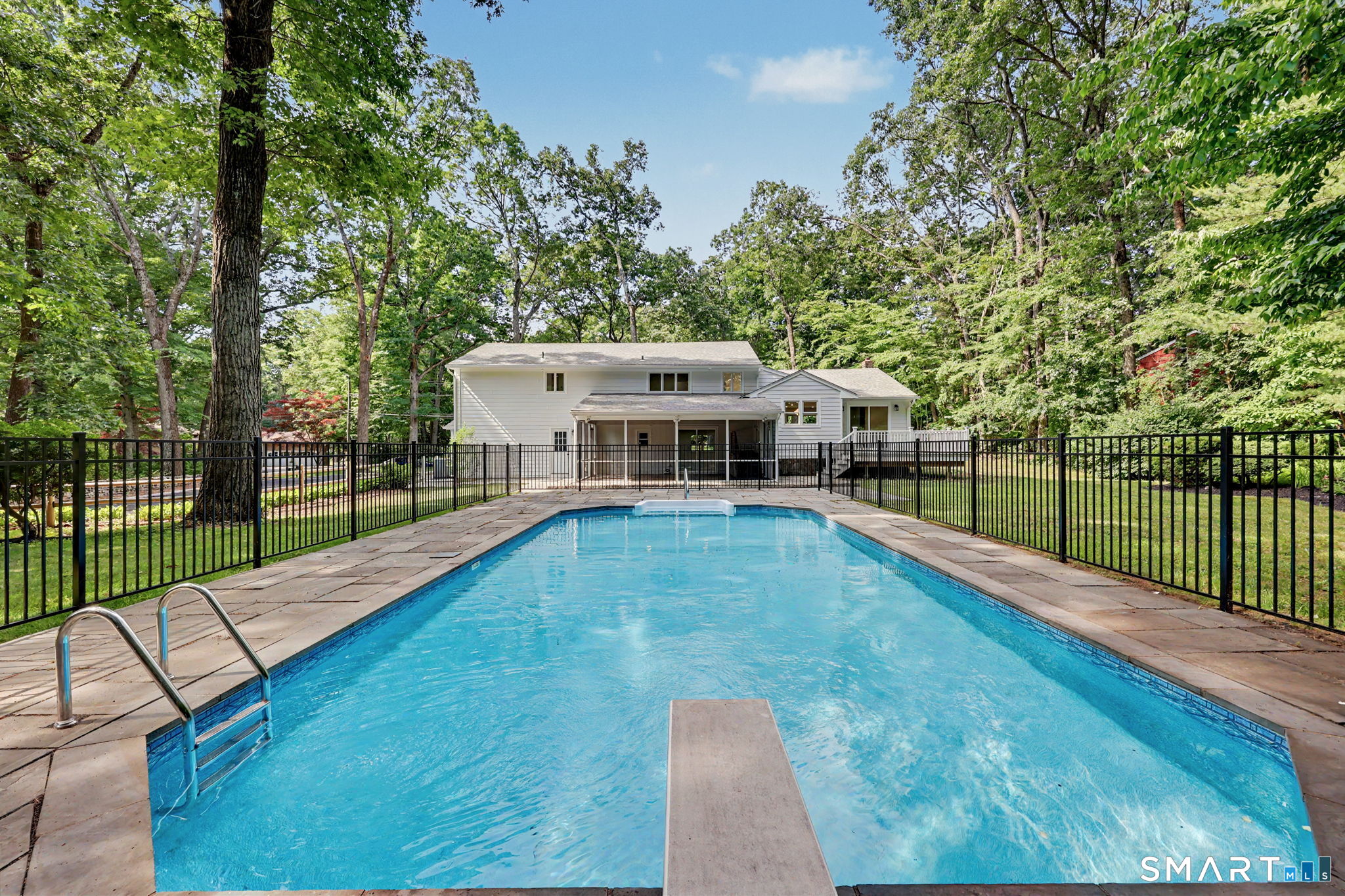 8 Live Oak Road