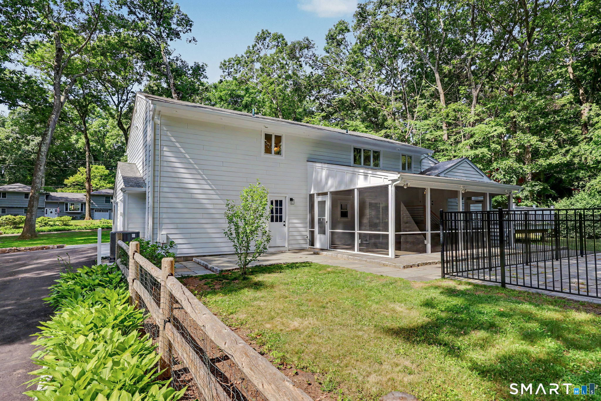 8 Live Oak Road