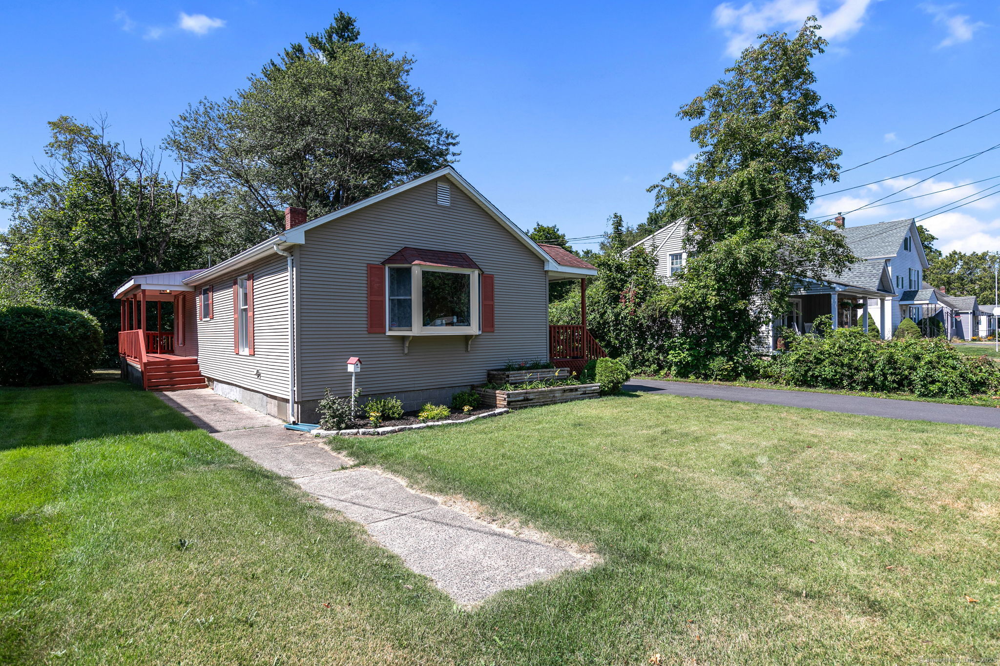 64 Tomlinson Avenue