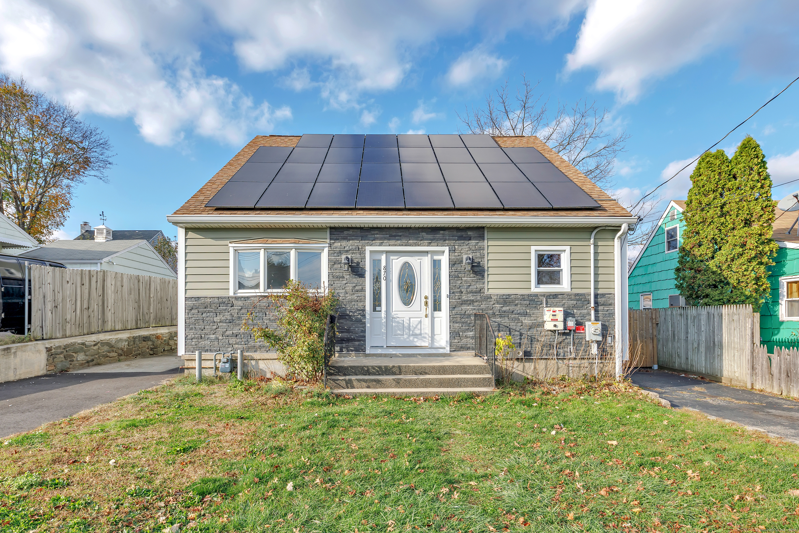 Rental Property at Thorme Street, Bridgeport, Connecticut - Bedrooms: 4 
Bathrooms: 2 
Rooms: 6  - $4,000 MO.