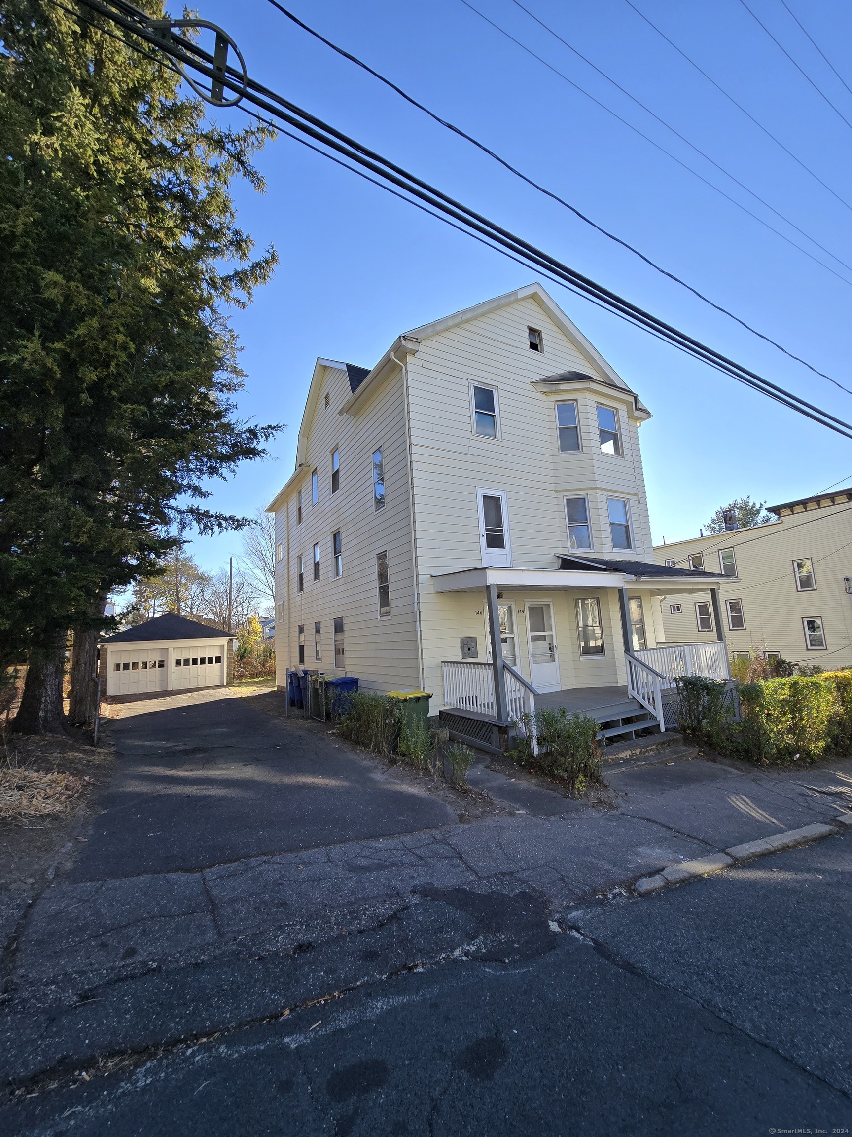 144 Washington Street, Waterbury, Connecticut - 6 Bedrooms  
3 Bathrooms  
15 Rooms - 