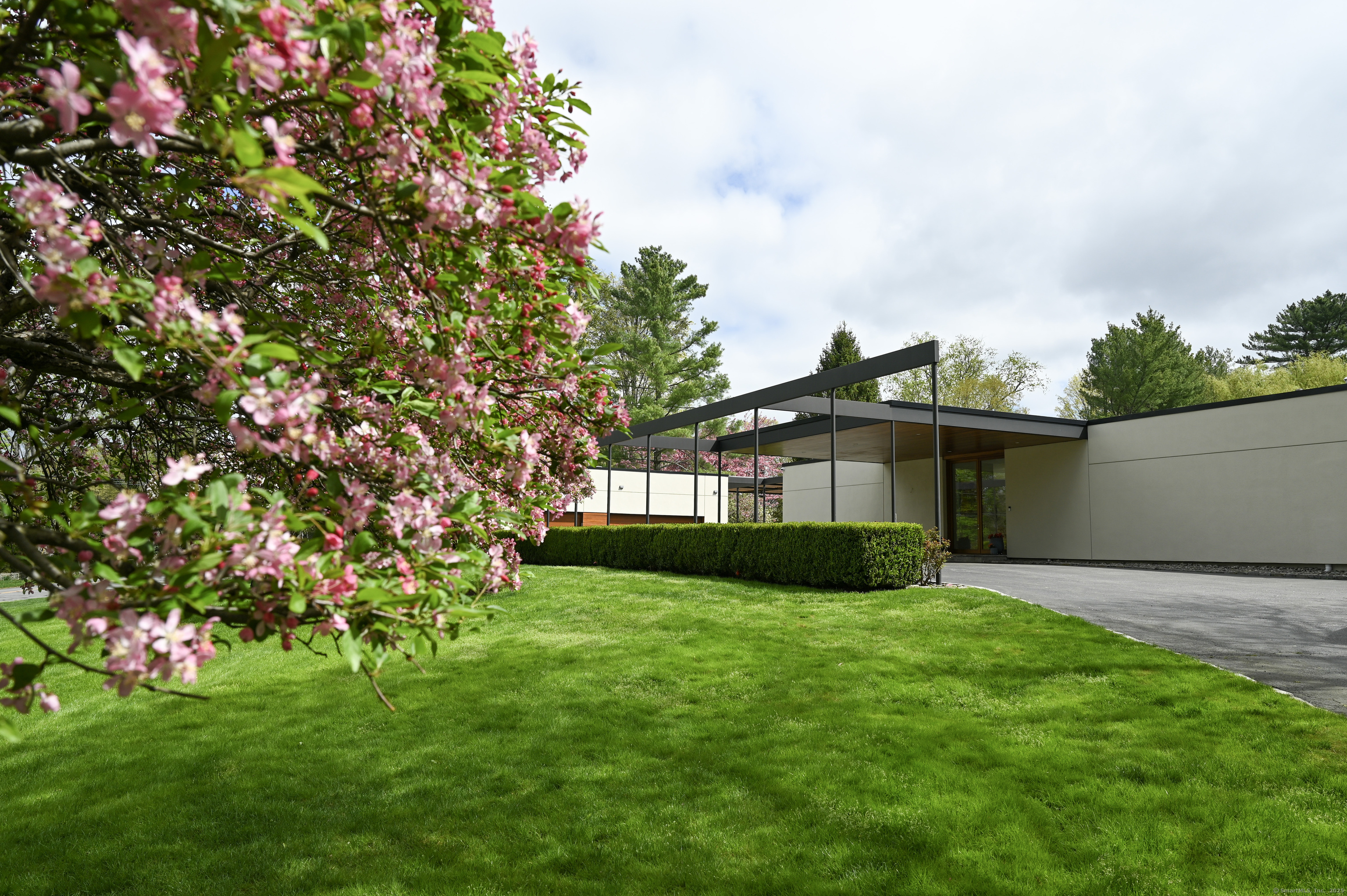 Property for Sale at Ponus Ridge, New Canaan, Connecticut - Bedrooms: 5 
Bathrooms: 5 
Rooms: 9  - $3,995,000