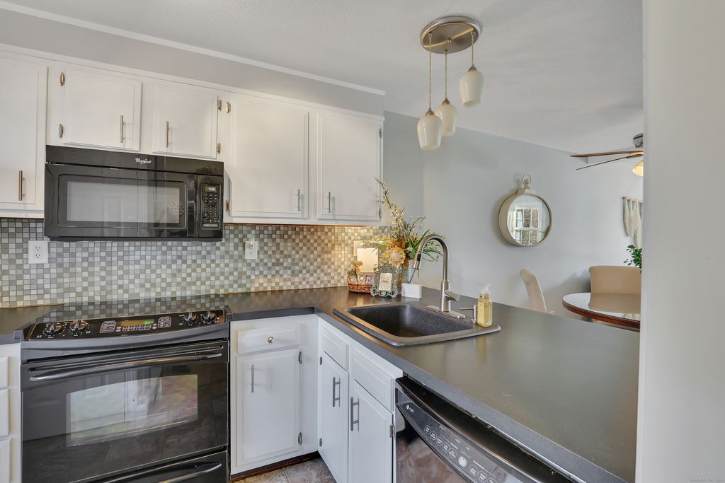 Photo of 25 Pebble Court, Newington, CT 06111 (MLS # 24142731)