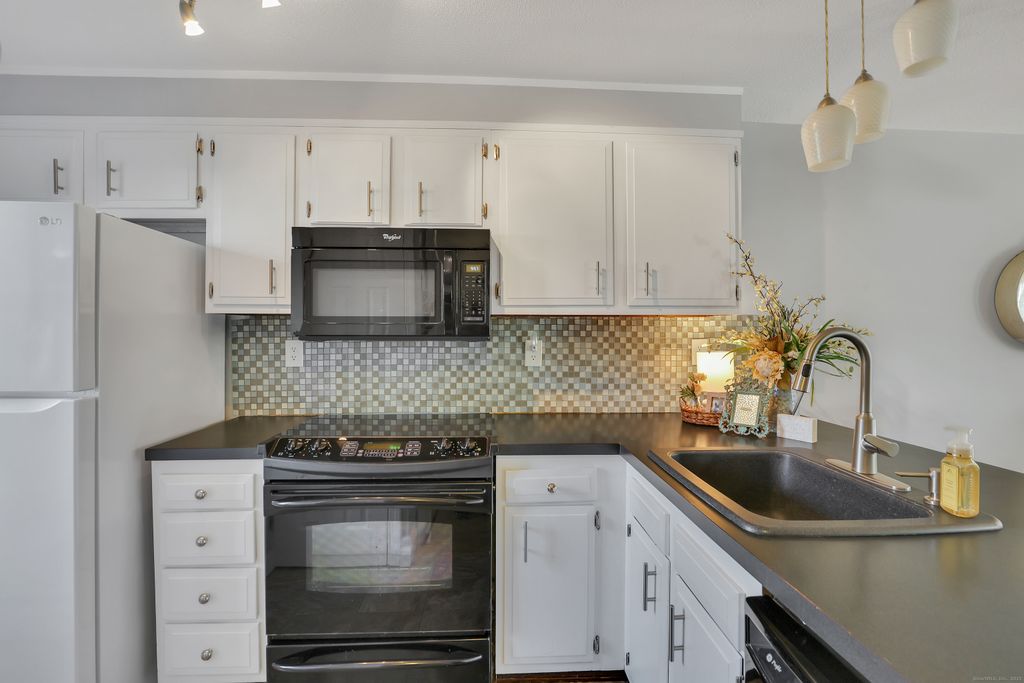 Photo of 25 Pebble Court, Newington, CT 06111 (MLS # 24142731)