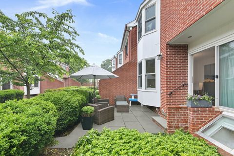 56 Sherwood Place 8 Greenwich CT 06830