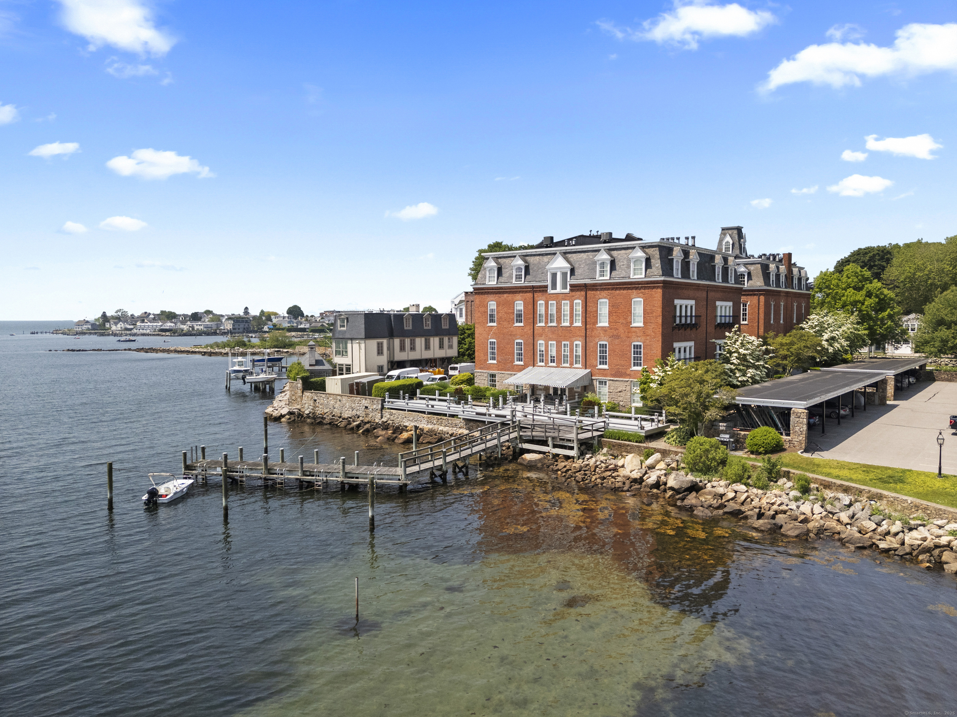 Orchard Street 14, Stonington, Connecticut - 2 Bedrooms  
2 Bathrooms  
4 Rooms - 
