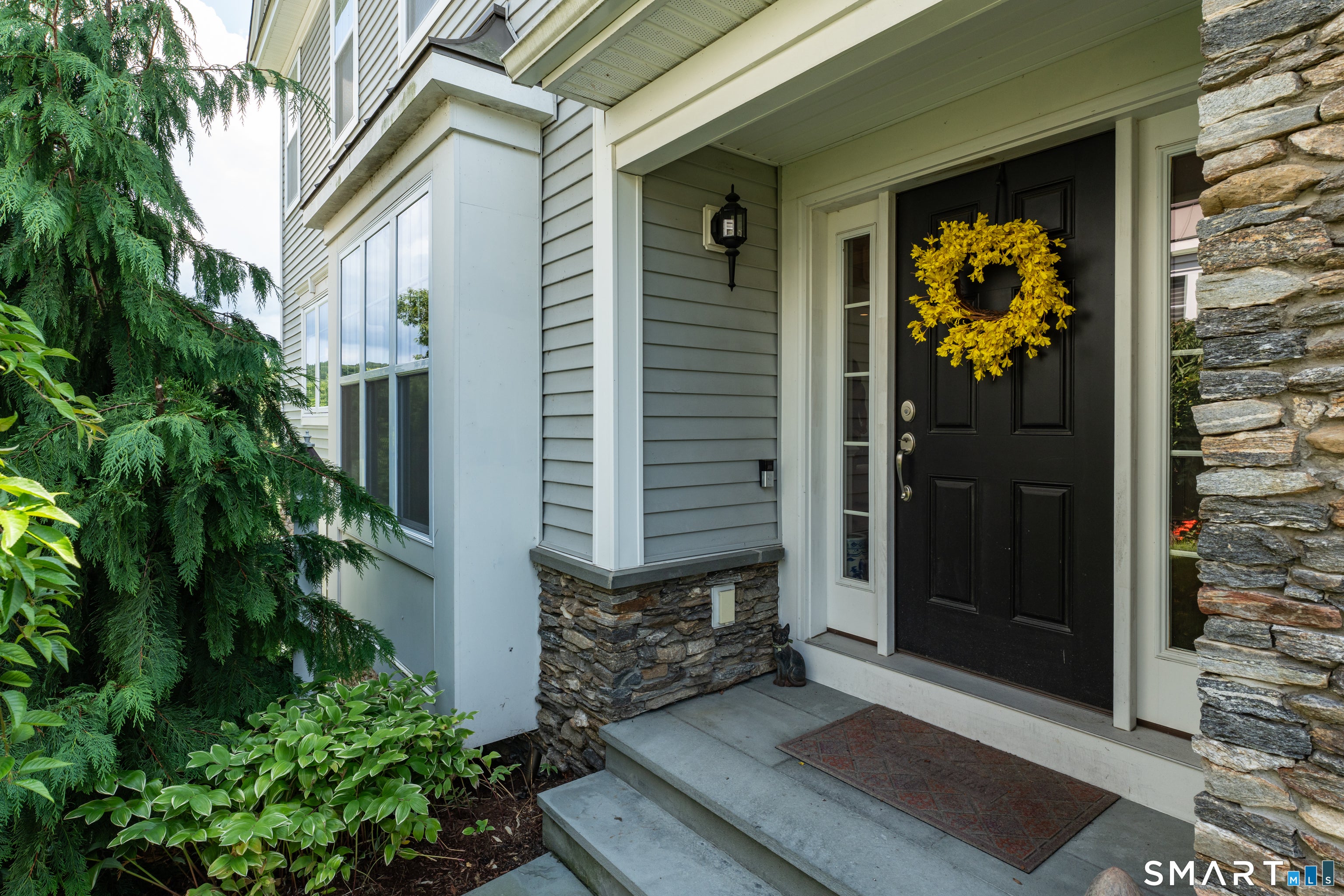 560 River Road 16