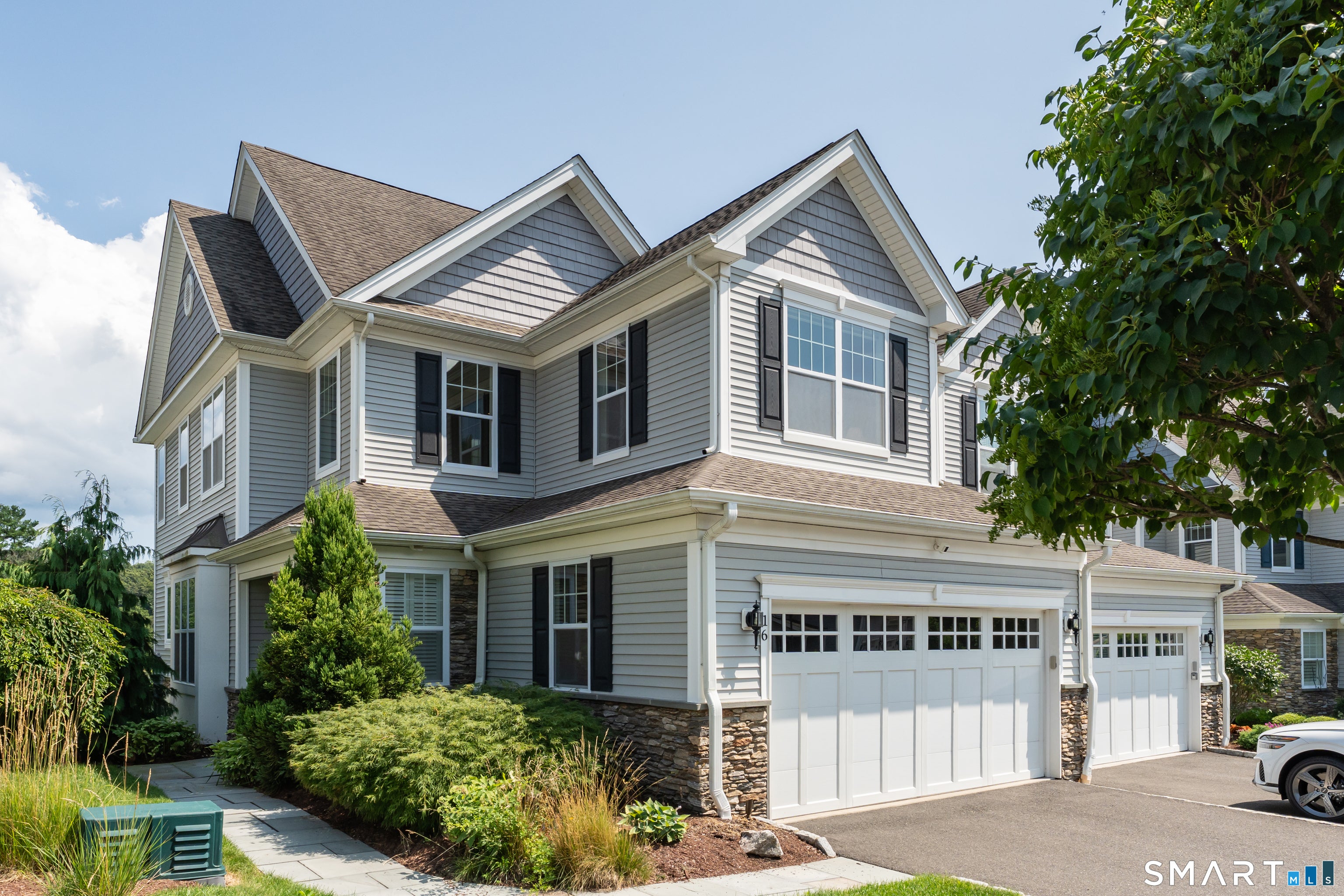560 River Road 16