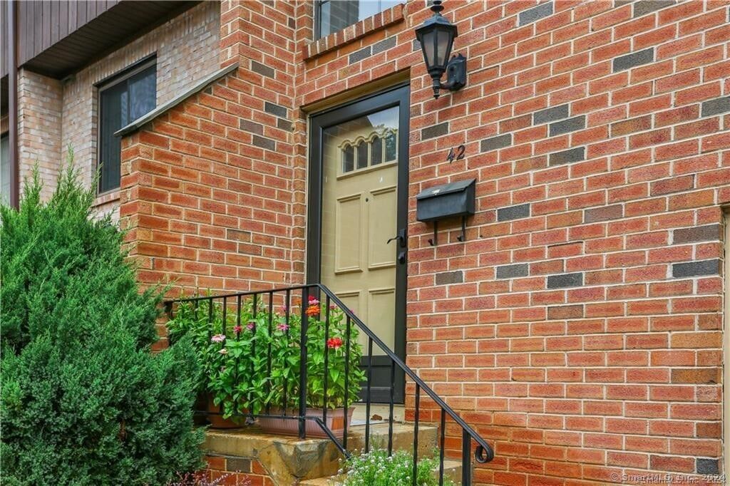 Photo of 237 Strawberry Hill Avenue #42, Stamford, CT 06902 (MLS # 24180013)