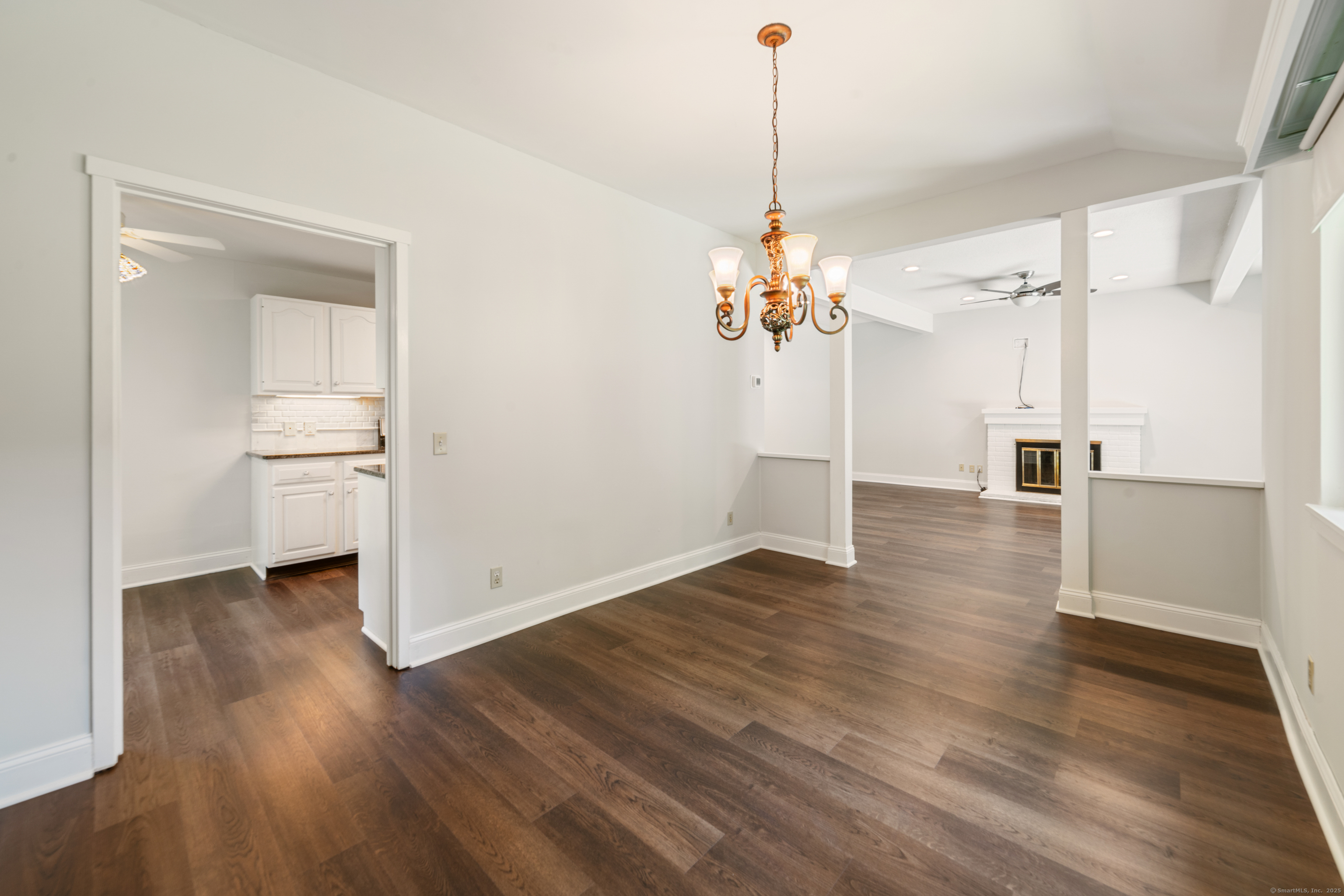 Southbury, Connecticut 06488, United States, 3 Bedrooms Bedrooms, ,2 BathroomsBathrooms,Residential,Active,168874