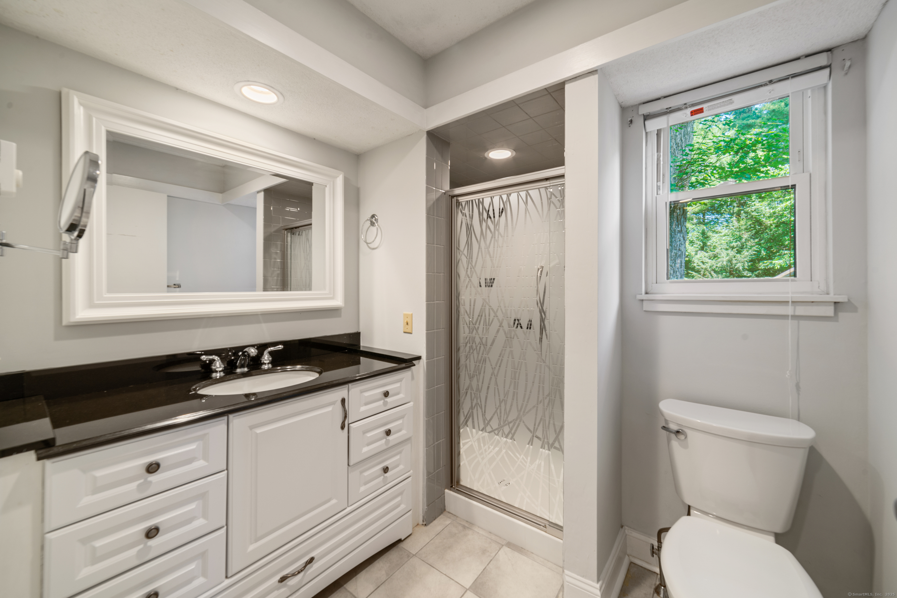 Southbury, Connecticut 06488, United States, 3 Bedrooms Bedrooms, ,2 BathroomsBathrooms,Residential,Active,168874