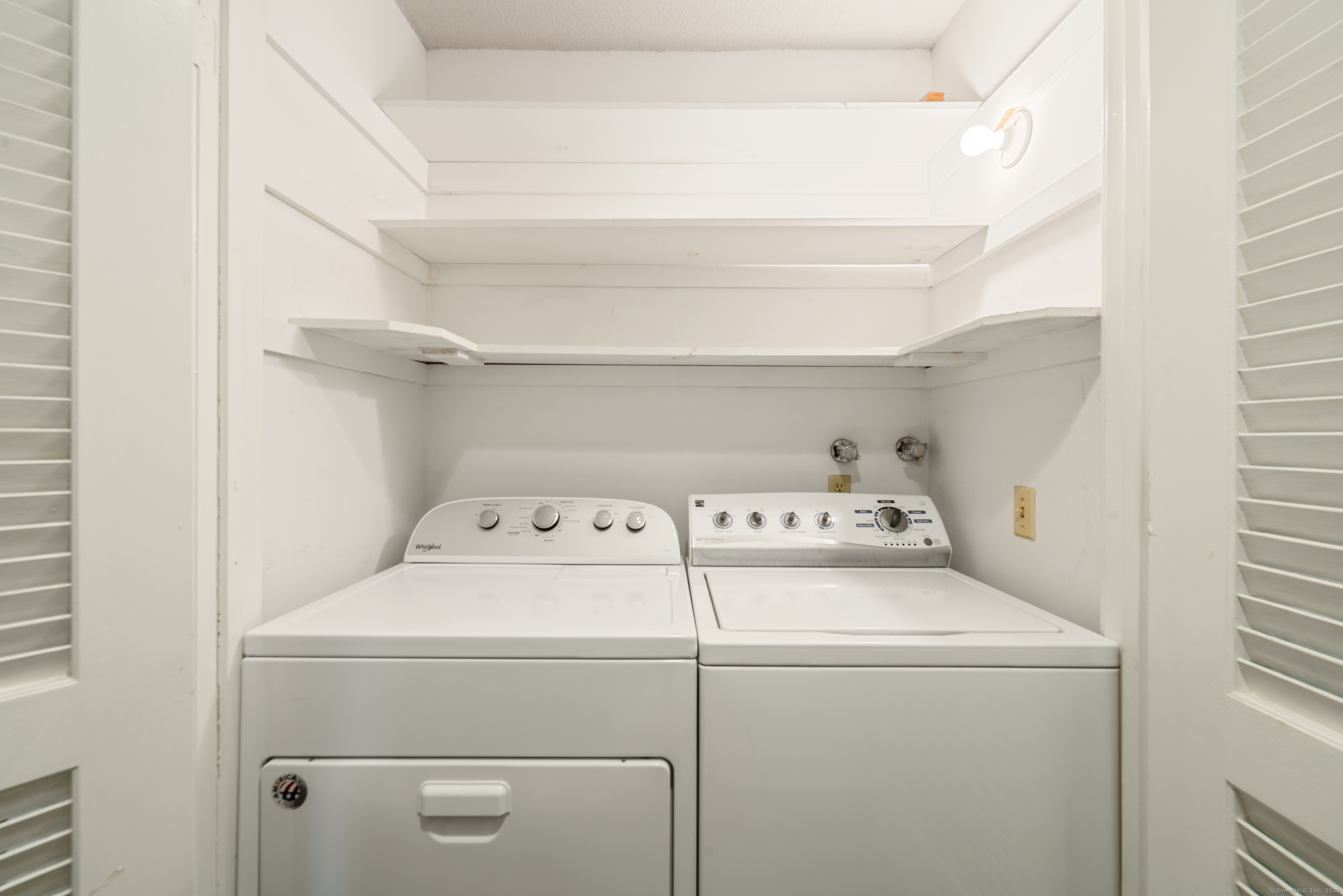 Southbury, Connecticut 06488, United States, 3 Bedrooms Bedrooms, ,2 BathroomsBathrooms,Residential,Active,168874