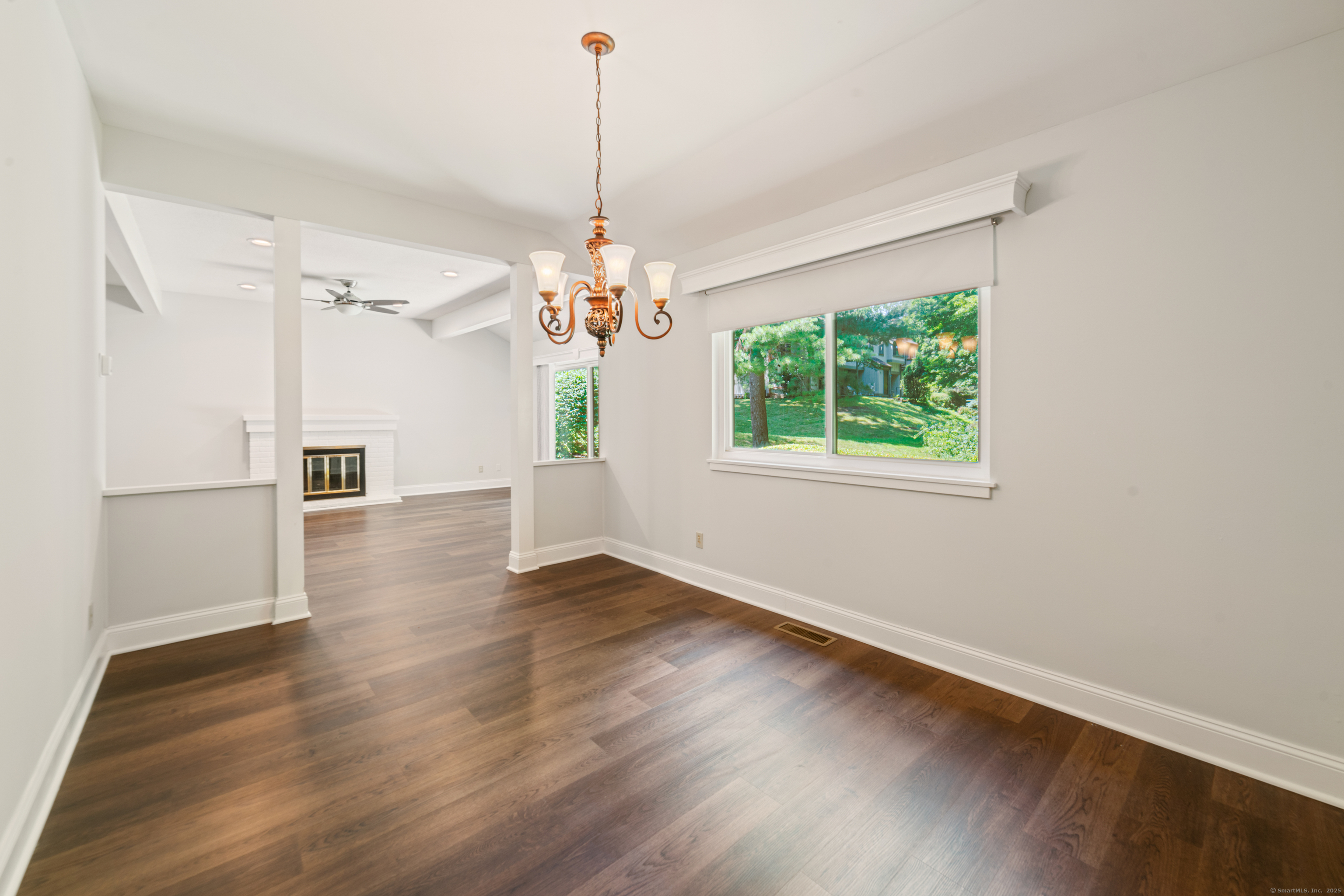 Southbury, Connecticut 06488, United States, 3 Bedrooms Bedrooms, ,2 BathroomsBathrooms,Residential,Active,168874