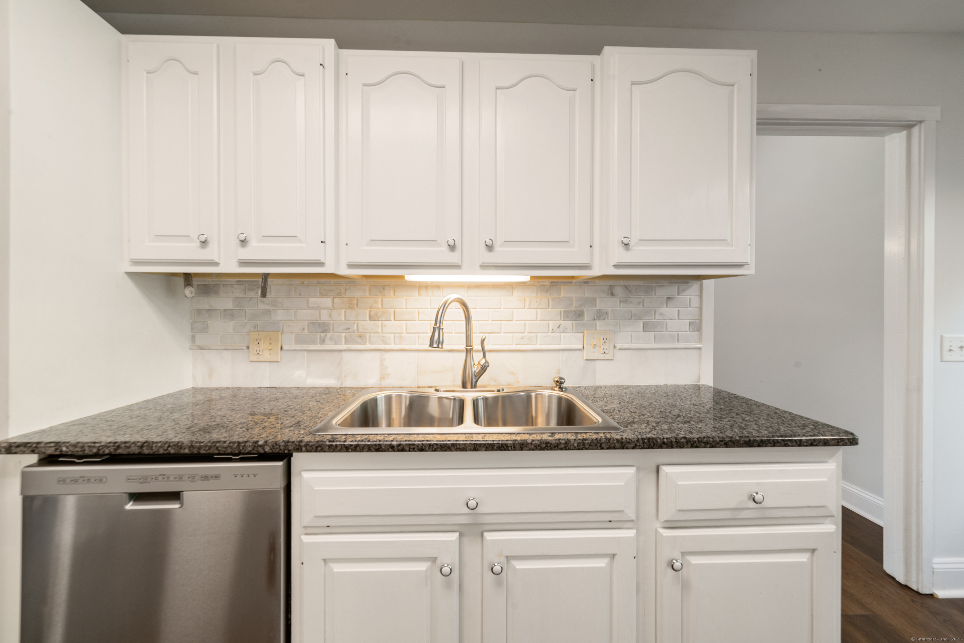 Southbury, Connecticut 06488, United States, 3 Bedrooms Bedrooms, ,2 BathroomsBathrooms,Residential,Active,168874