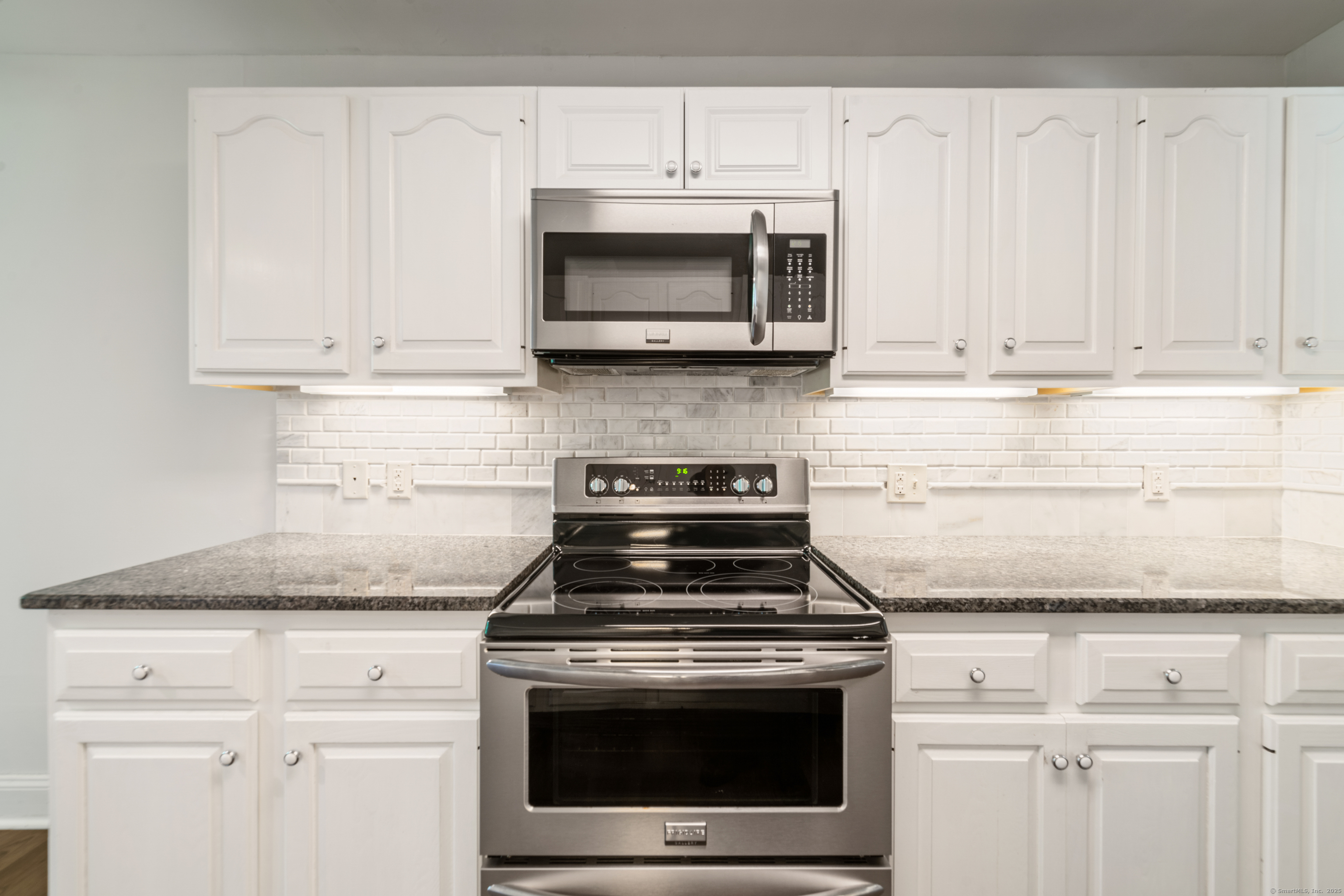 Southbury, Connecticut 06488, United States, 3 Bedrooms Bedrooms, ,2 BathroomsBathrooms,Residential,Active,168874