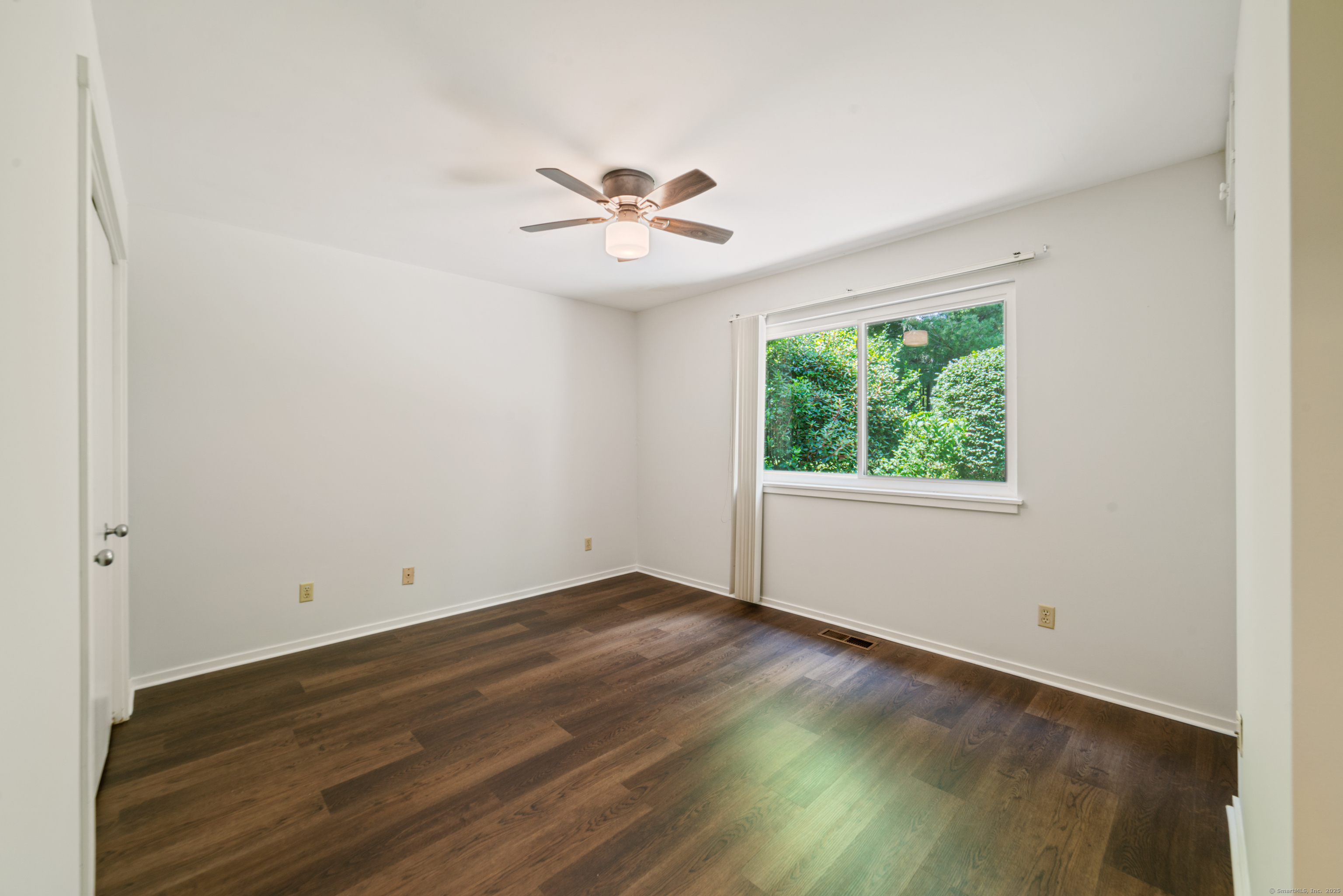 Southbury, Connecticut 06488, United States, 3 Bedrooms Bedrooms, ,2 BathroomsBathrooms,Residential,Active,168874