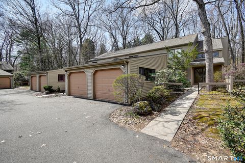 Photo of 32 Farmington Chase Crescent #32, Farmington, CT 06032 (MLS # 24167613)