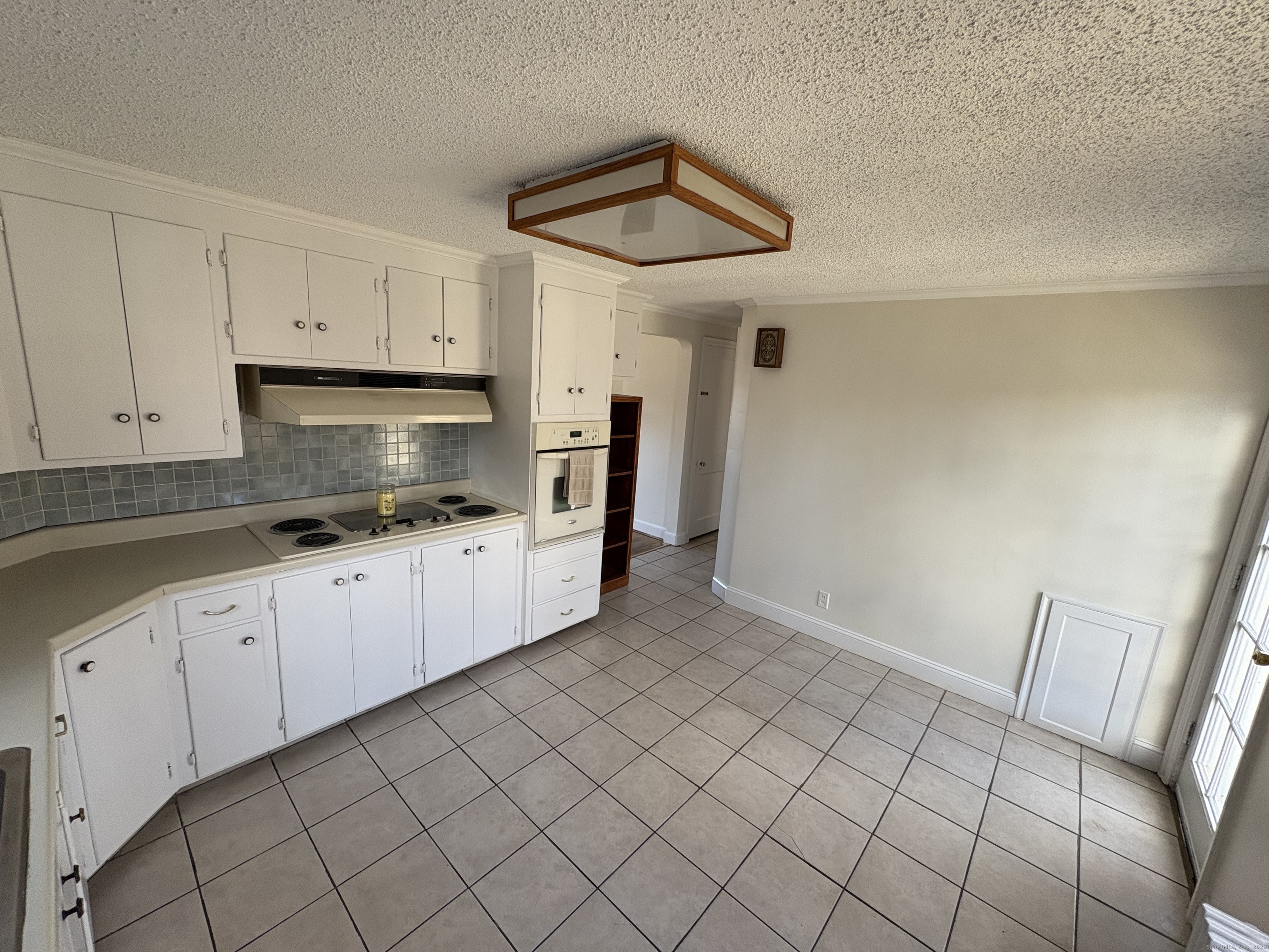 Manchester, Connecticut 06040, United States, 2 Bedrooms Bedrooms, ,1 BathroomBathrooms,Residential,Active,246843