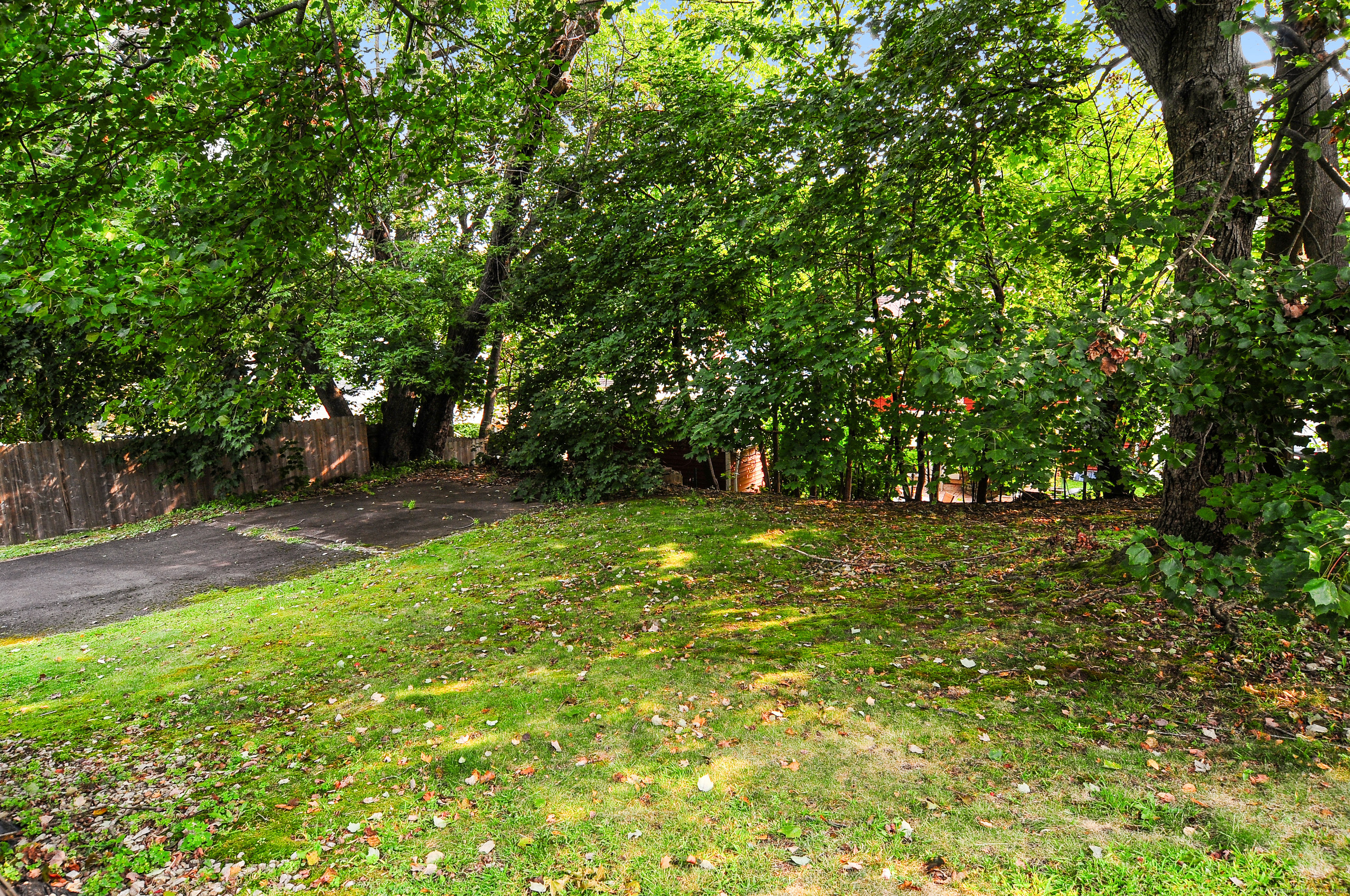 Manchester, Connecticut 06040, United States, 2 Bedrooms Bedrooms, ,1 BathroomBathrooms,Residential,Active,246843