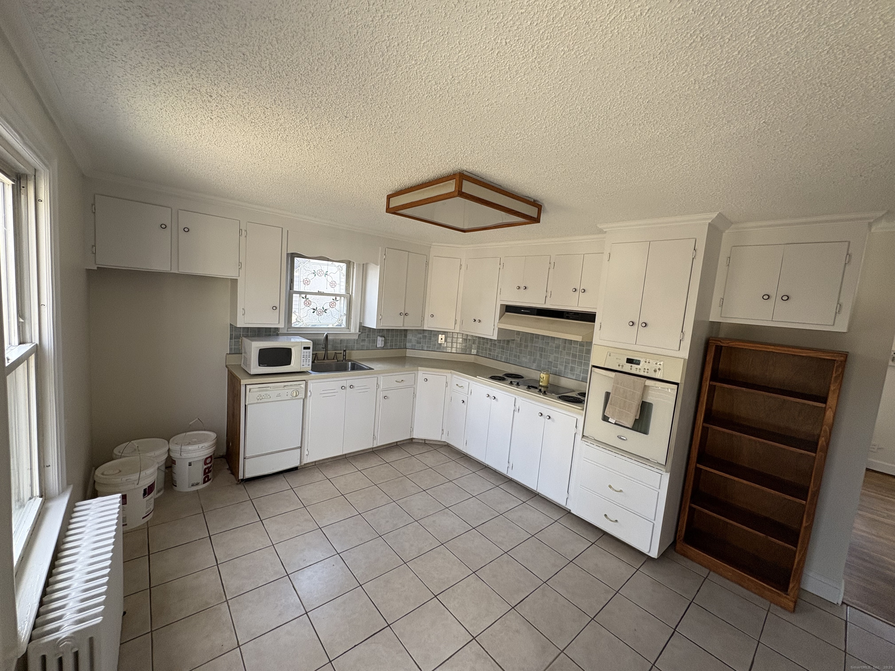 Manchester, Connecticut 06040, United States, 2 Bedrooms Bedrooms, ,1 BathroomBathrooms,Residential,Active,246843