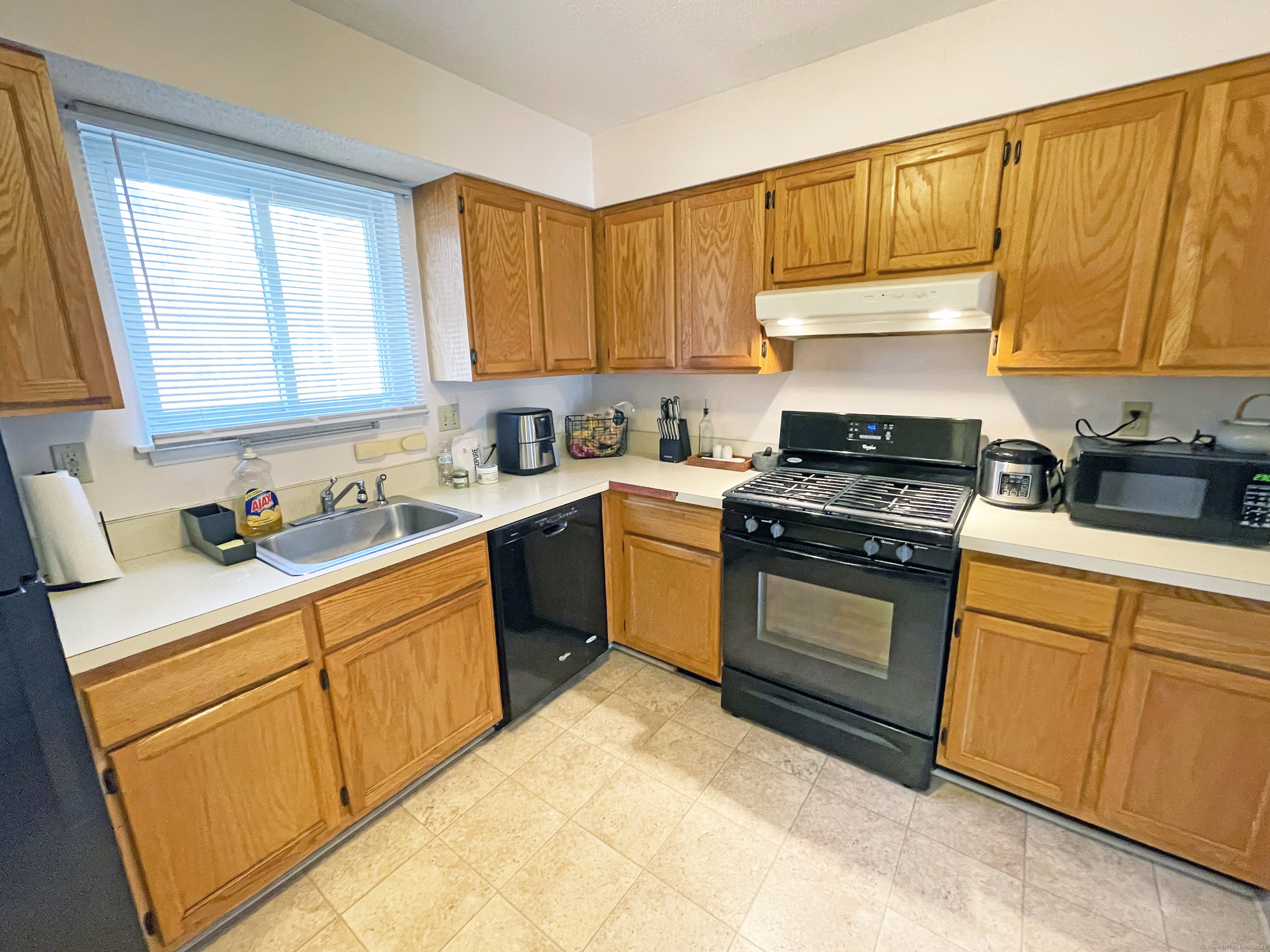 48 Sutton Place #48, Bloomfield, Connecticut image 3