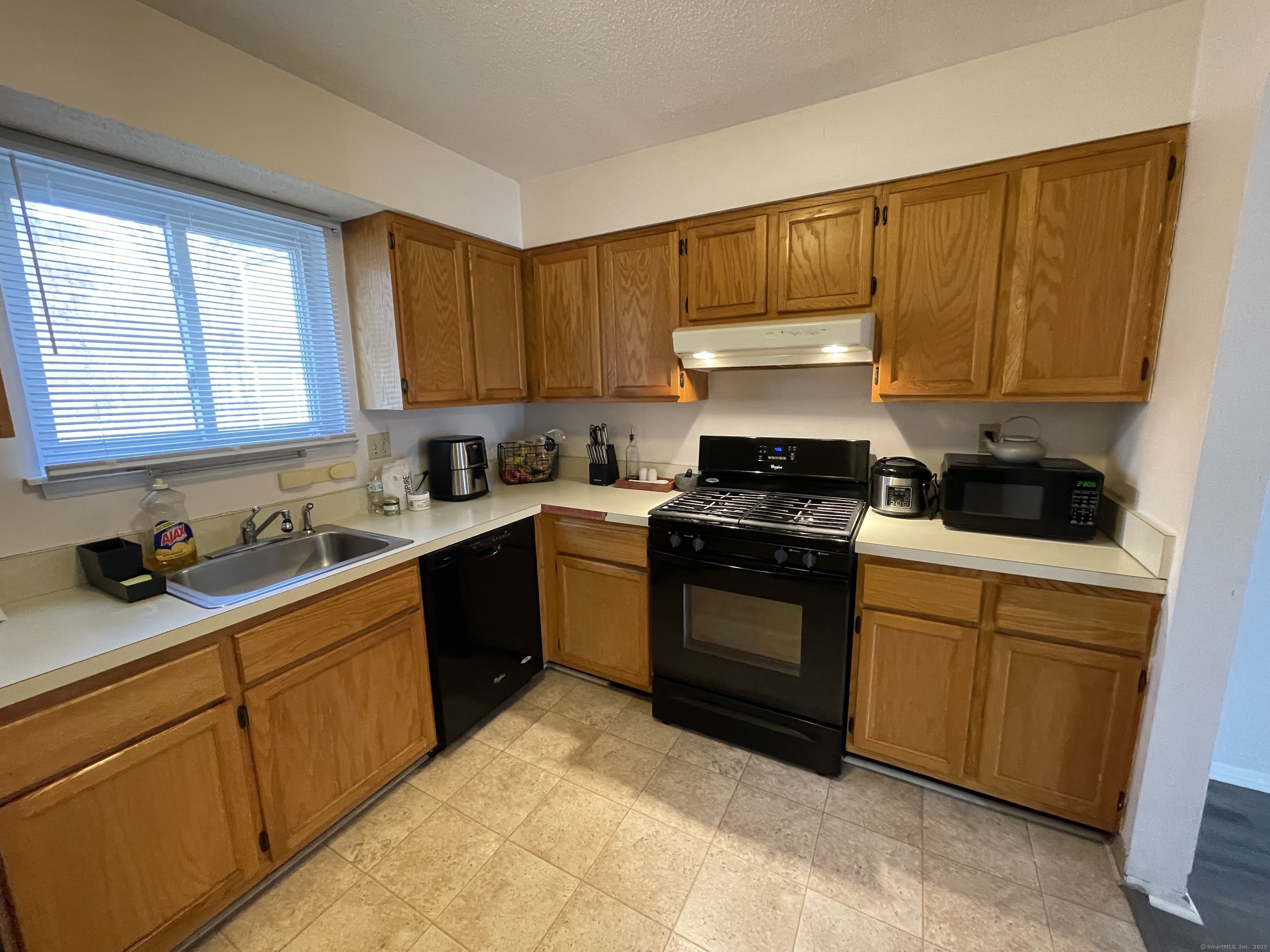 48 Sutton Place #48, Bloomfield, Connecticut image 4