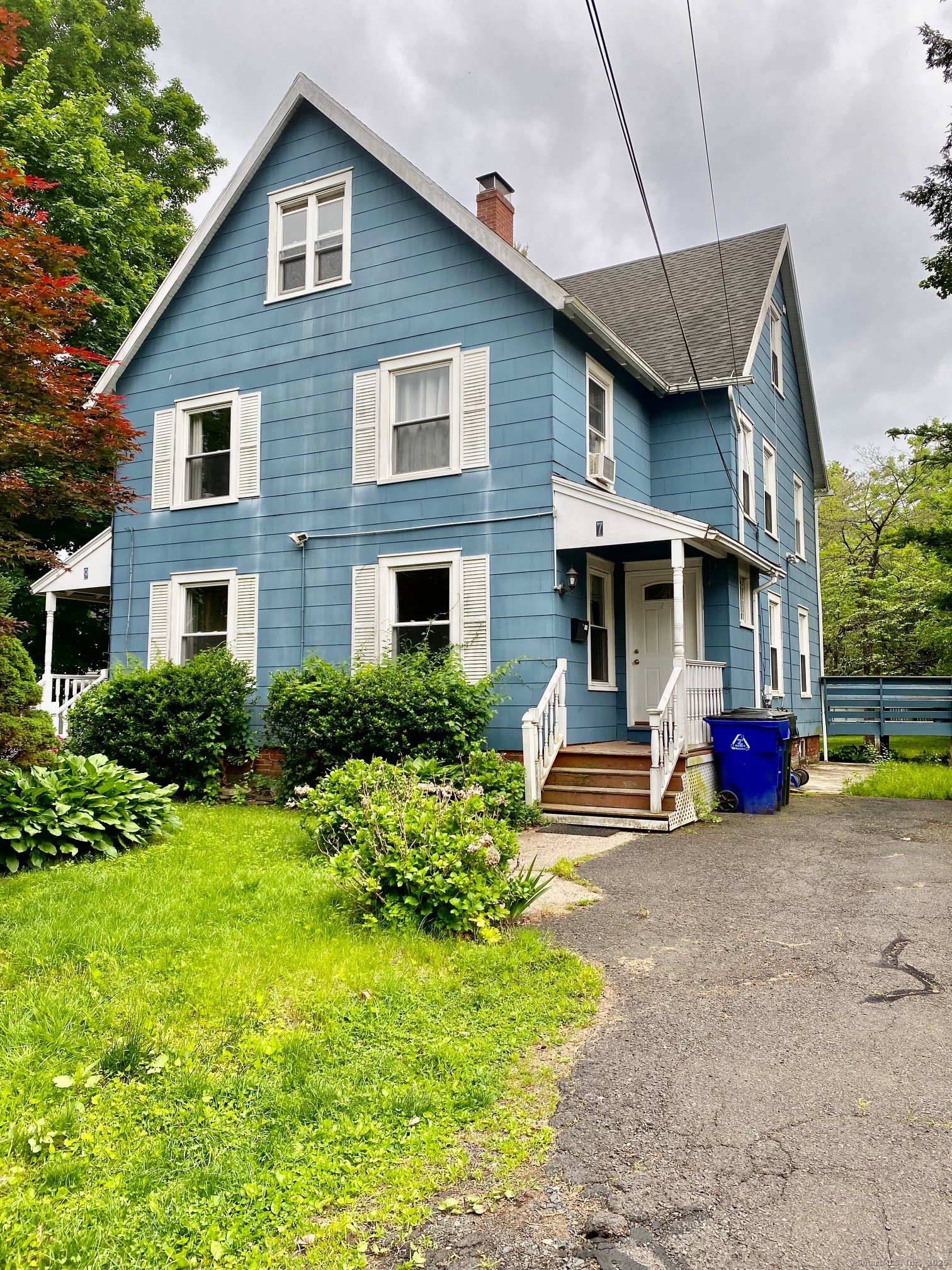 Rental Property at Cadwell Street, West Hartford, Connecticut - Bedrooms: 3 
Bathrooms: 2 
Rooms: 7  - $2,200 MO.