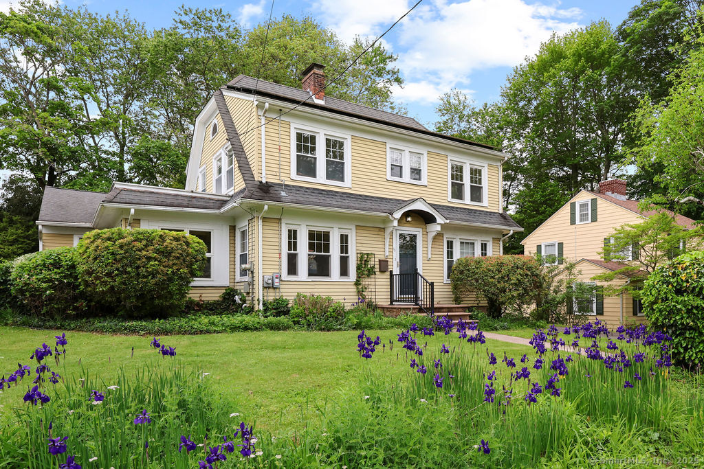 Property for Sale at Bellevue Place, Middletown, Connecticut - Bedrooms: 4 
Bathrooms: 2 
Rooms: 8  - $395,000