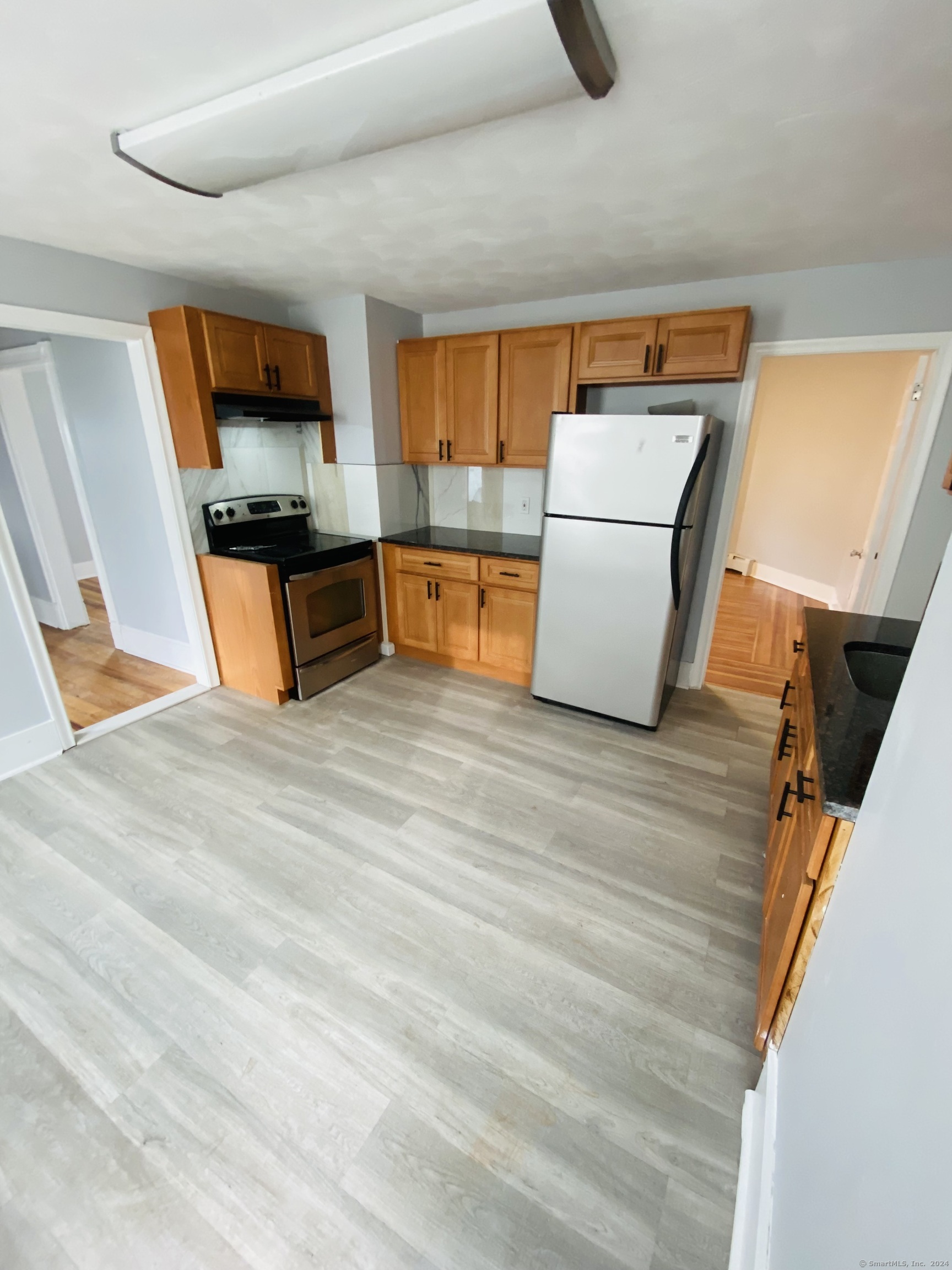 537 Church Street 2, New Britain, Connecticut - 2 Bedrooms  
1 Bathrooms  
5 Rooms - 