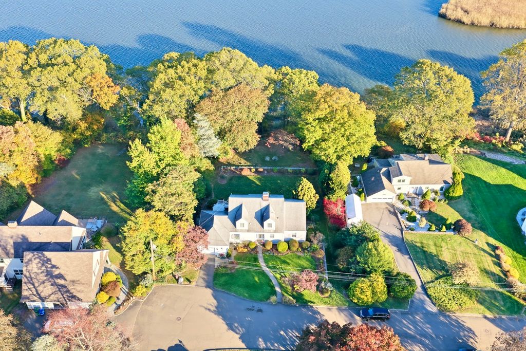Photo of 576 Bridgeview Place, Stratford, CT 06614 (MLS # 24135545)