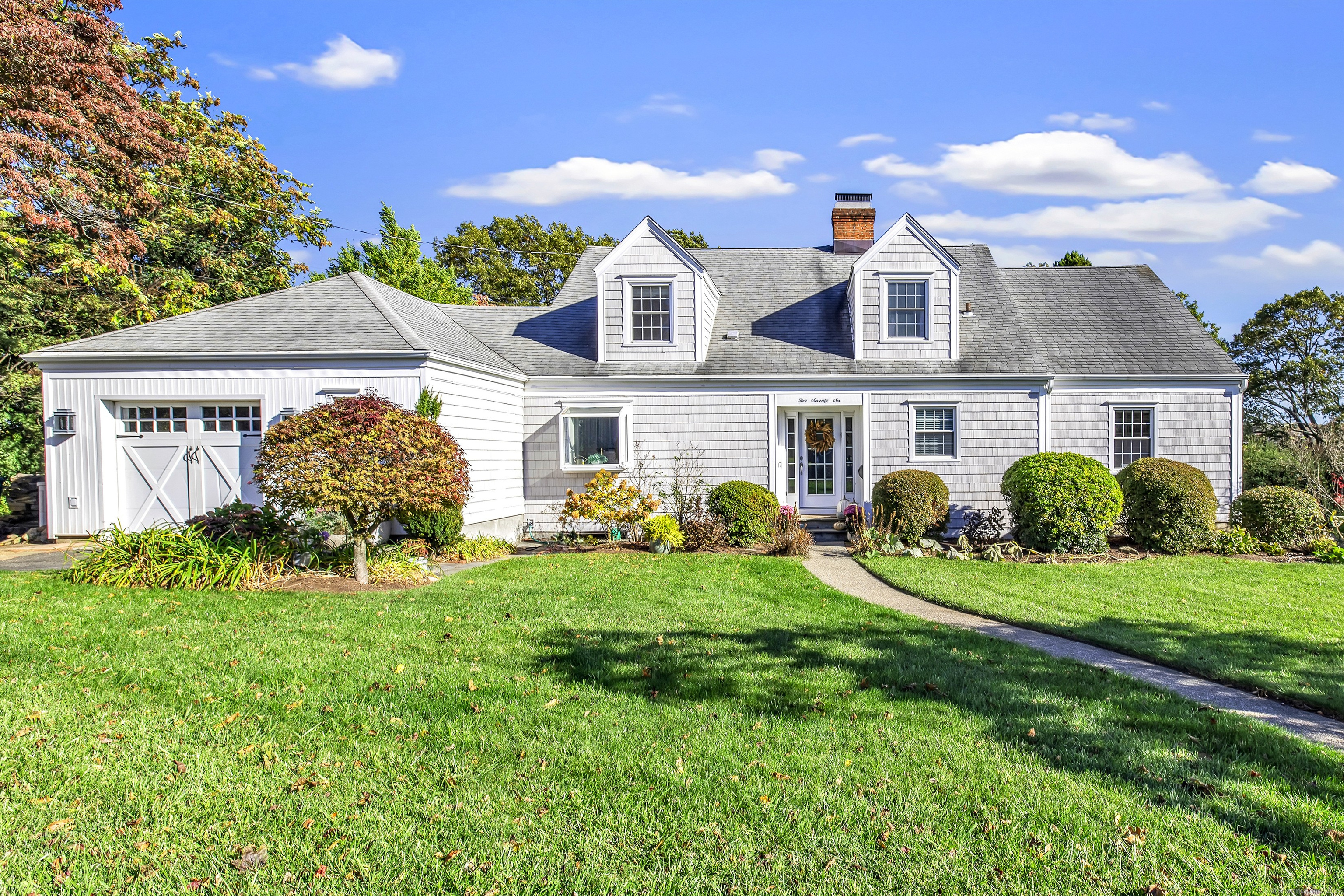 576 Bridgeview Place