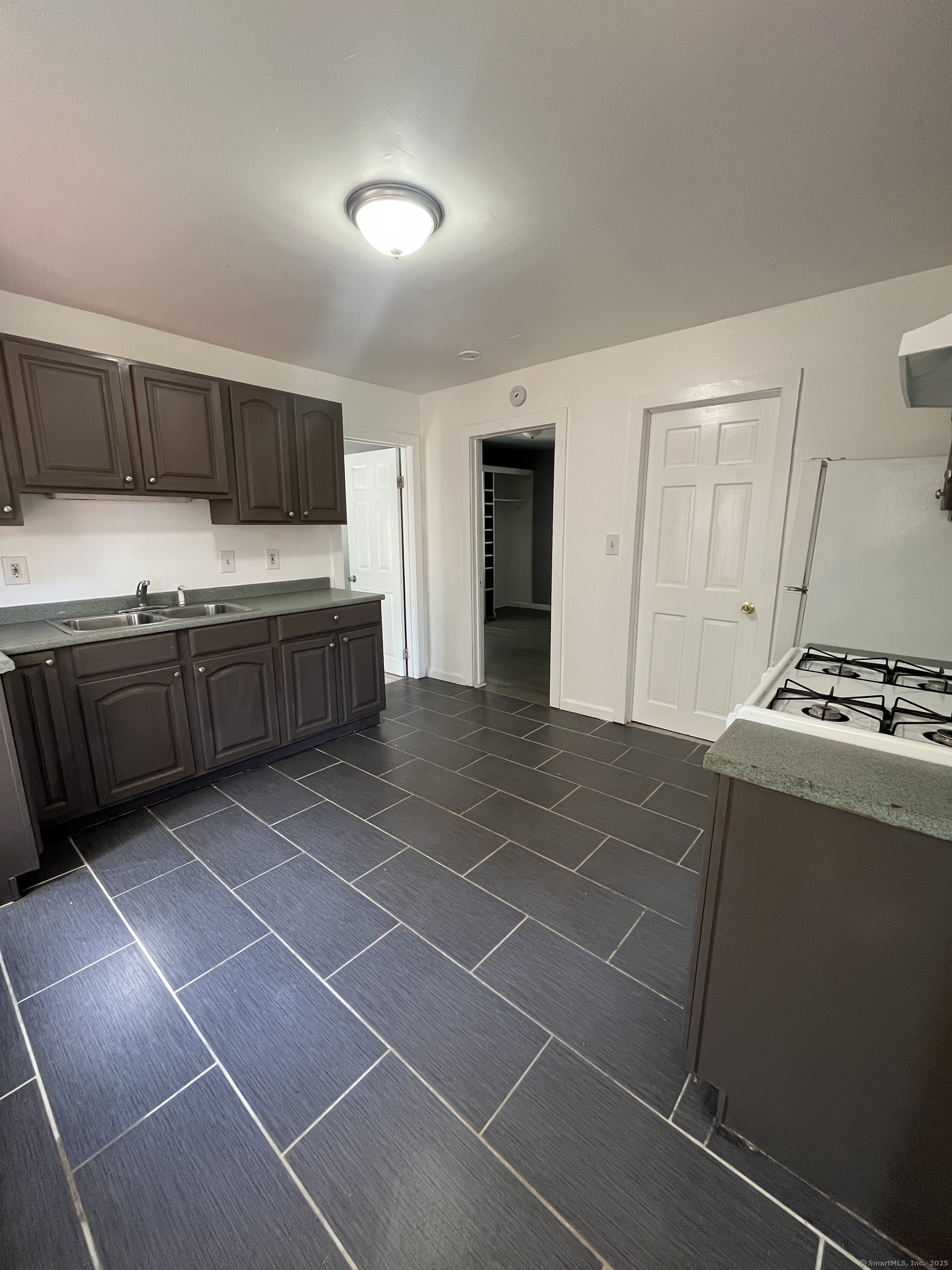 James Street 1, Torrington, Connecticut - 2 Bedrooms  
1 Bathrooms  
5 Rooms - 