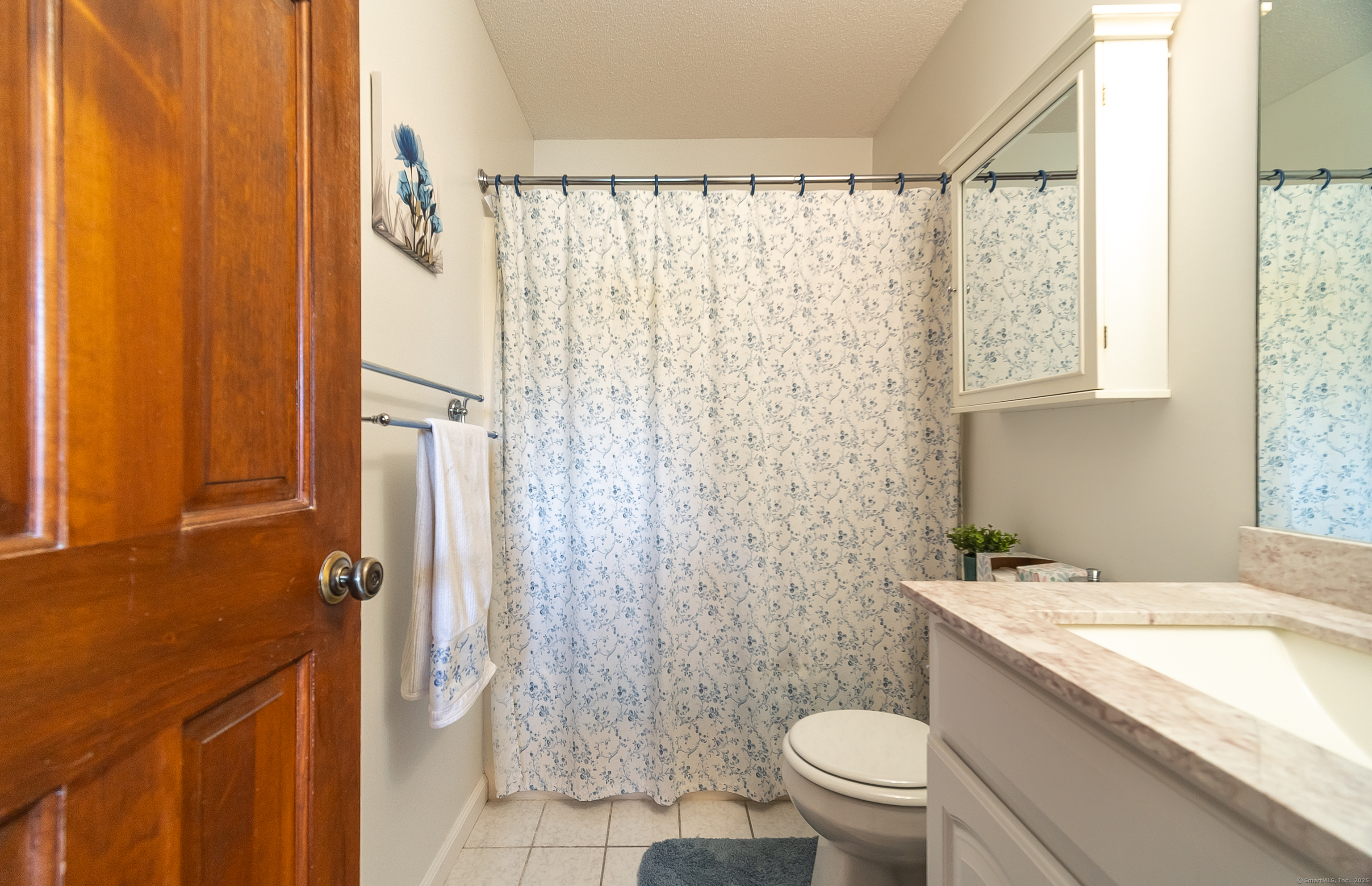 Meriden, Connecticut 06450, United States, 2 Bedrooms Bedrooms, ,2 BathroomsBathrooms,Residential,Active,223762