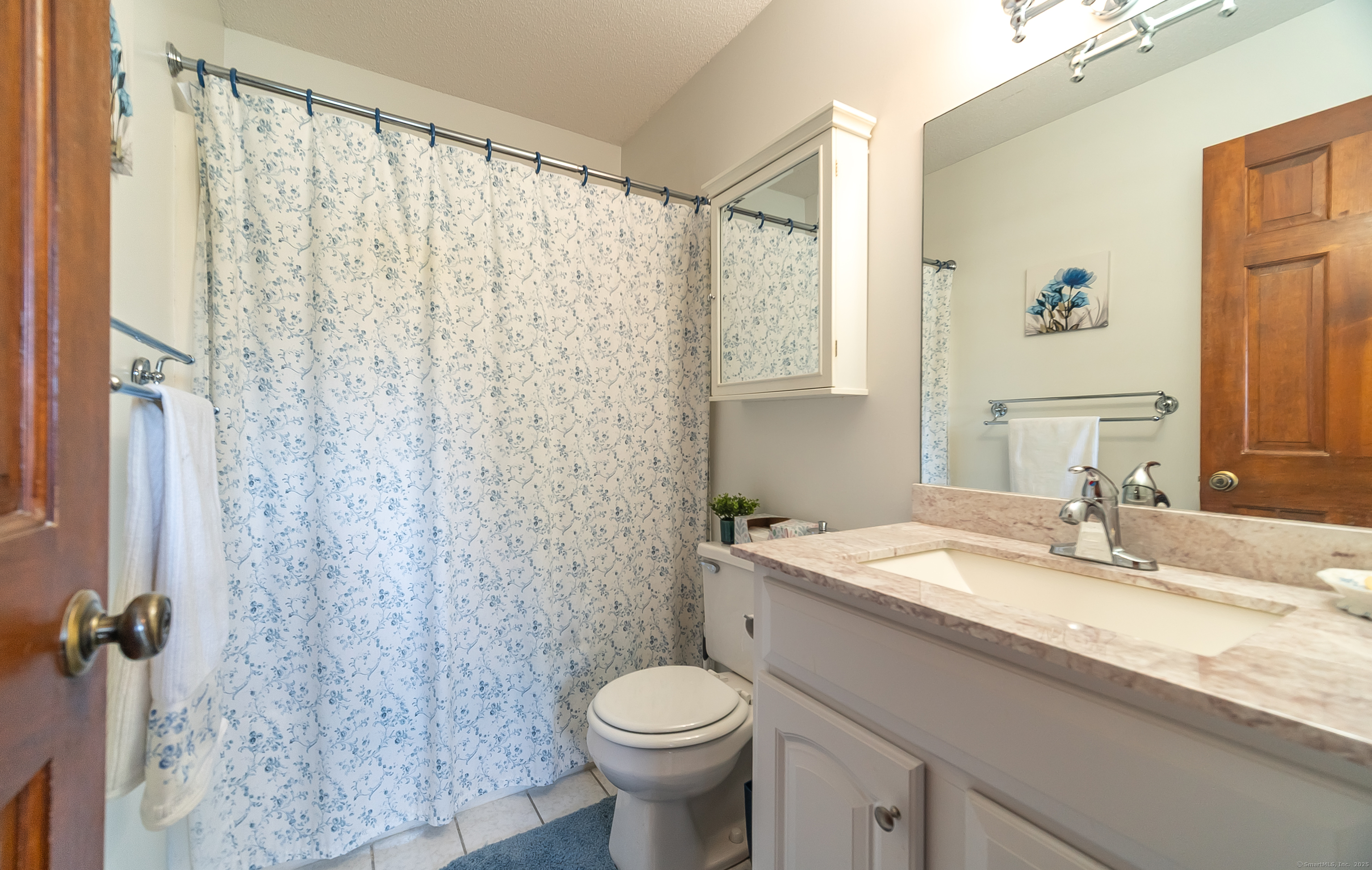 Meriden, Connecticut 06450, United States, 2 Bedrooms Bedrooms, ,2 BathroomsBathrooms,Residential,Active,223762