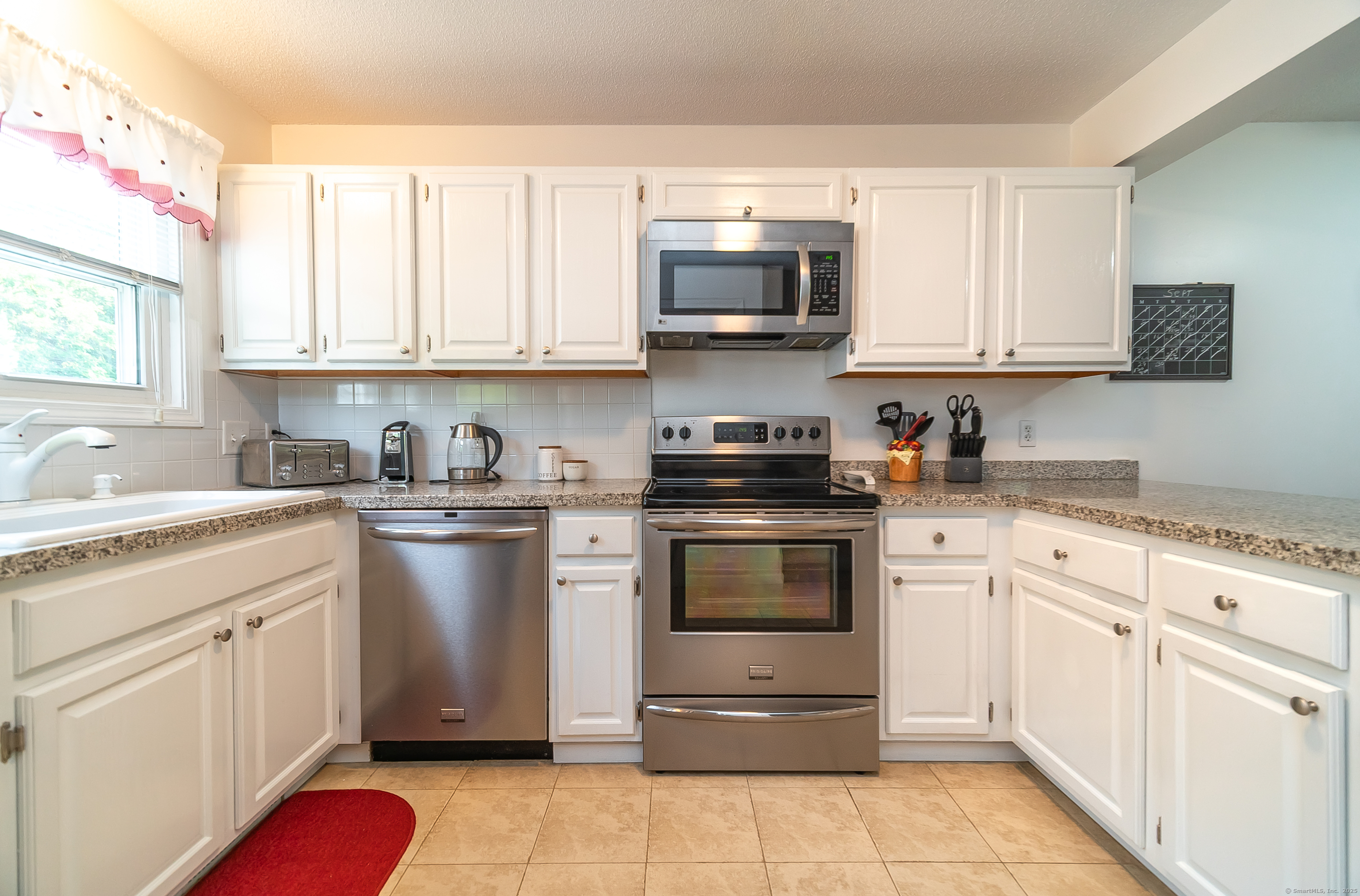 Meriden, Connecticut 06450, United States, 2 Bedrooms Bedrooms, ,2 BathroomsBathrooms,Residential,Active,223762