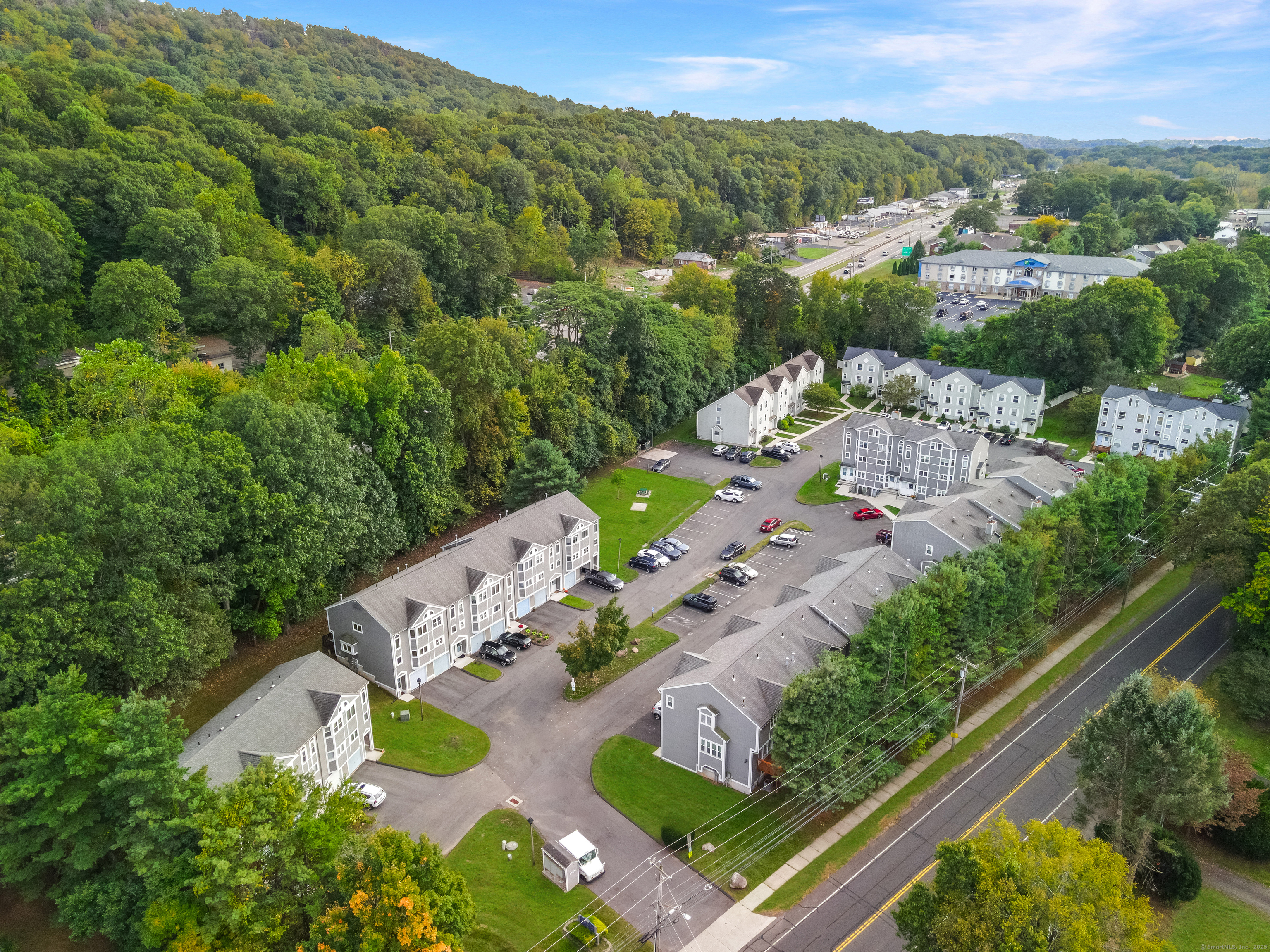 Meriden, Connecticut 06450, United States, 2 Bedrooms Bedrooms, ,2 BathroomsBathrooms,Residential,Active,223762