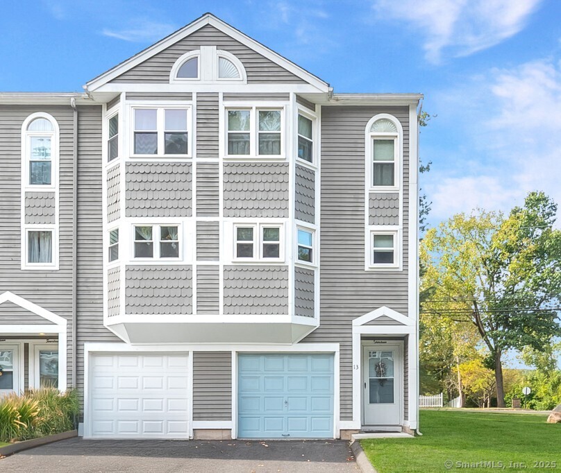 Meriden, Connecticut 06450, United States, 2 Bedrooms Bedrooms, ,2 BathroomsBathrooms,Residential,Active,223762