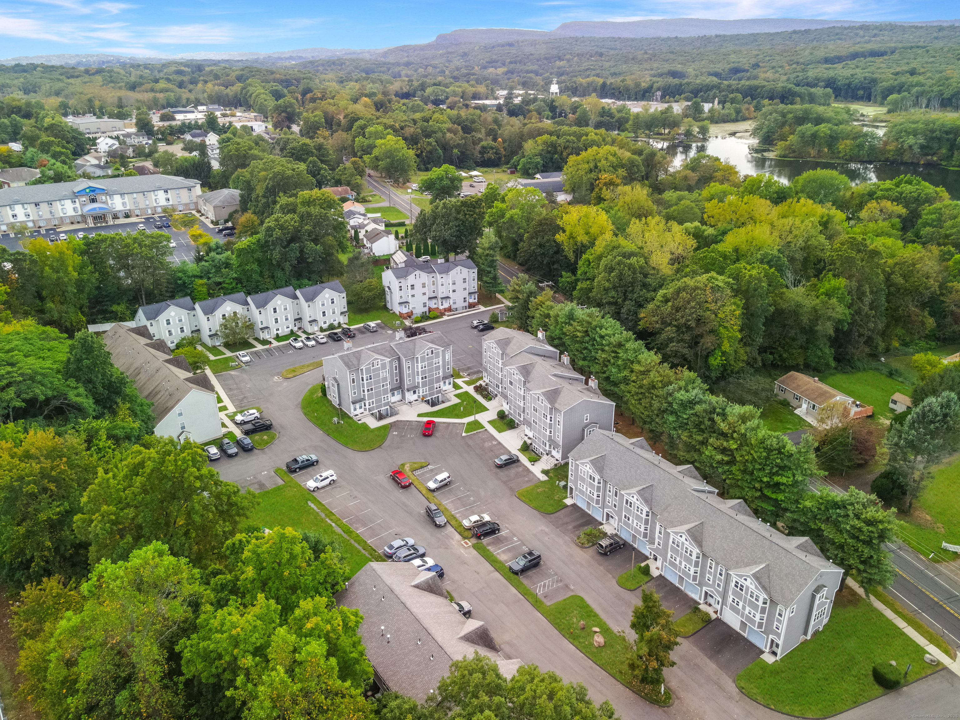 Meriden, Connecticut 06450, United States, 2 Bedrooms Bedrooms, ,2 BathroomsBathrooms,Residential,Active,223762