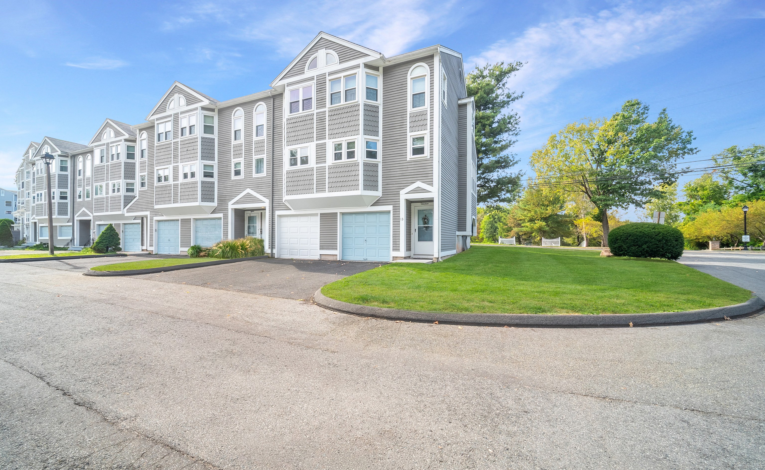 Meriden, Connecticut 06450, United States, 2 Bedrooms Bedrooms, ,2 BathroomsBathrooms,Residential,Active,223762