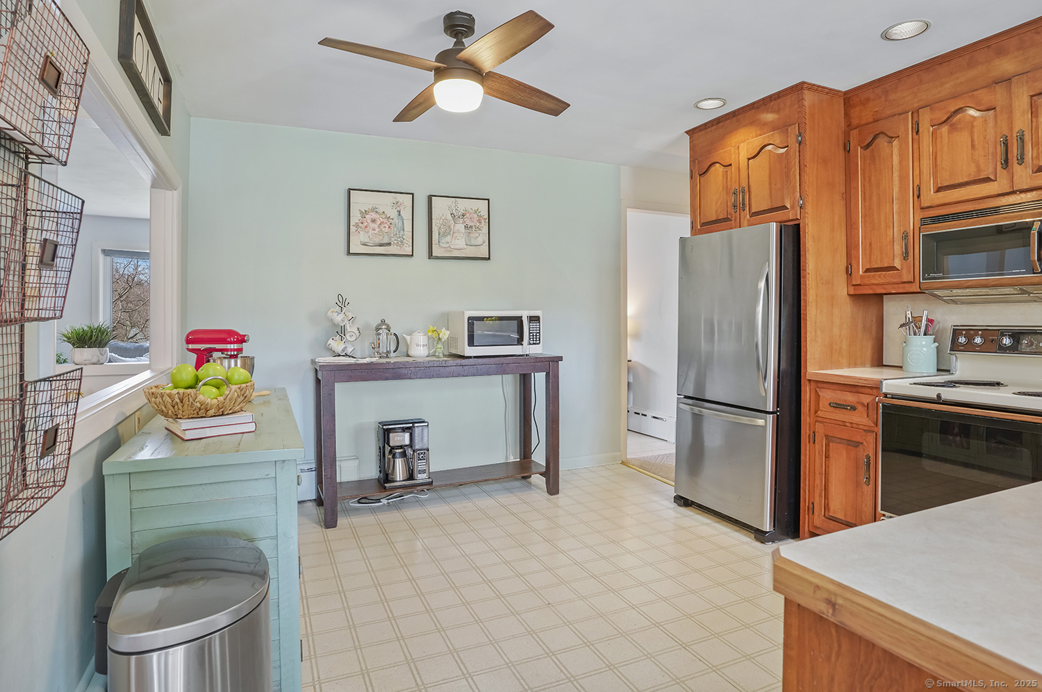 21 Randall Drive, Trumbull, Connecticut image 8