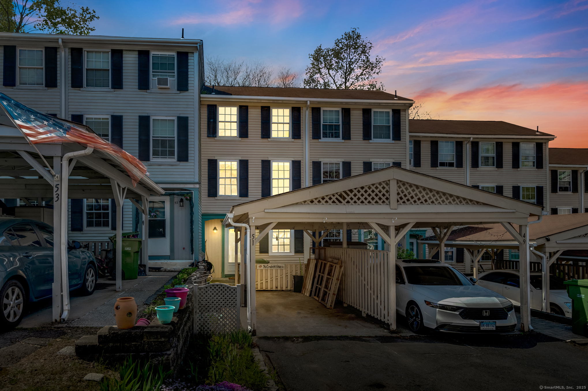 Rising Trail Drive 51, Middletown, Connecticut - 3 Bedrooms  
2 Bathrooms  
6 Rooms - 